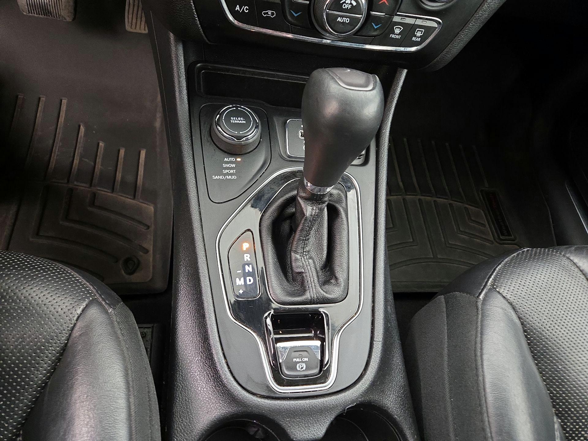 Thumbnail: 2019 Jeep Cherokee - 17