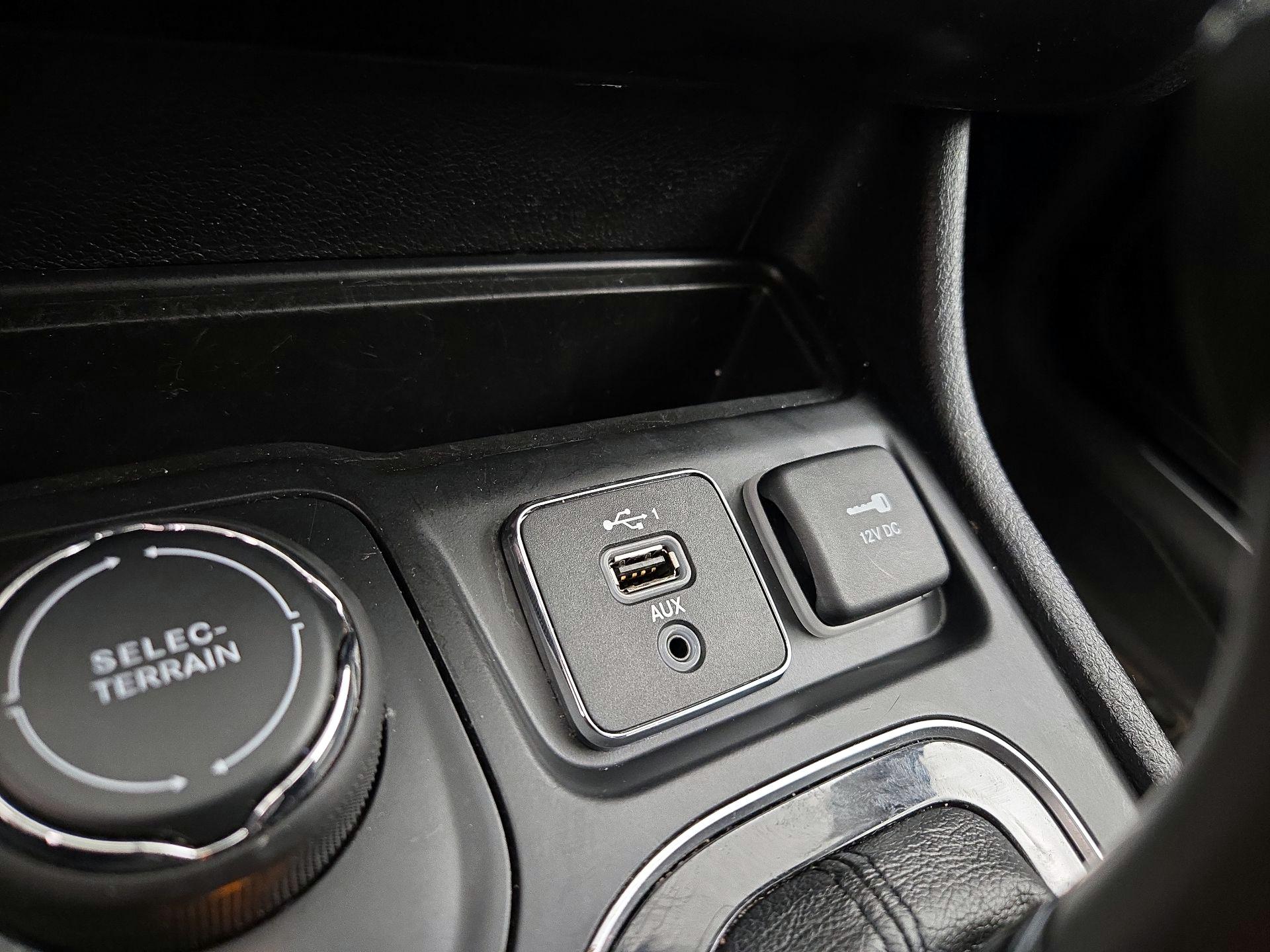Thumbnail: 2019 Jeep Cherokee - 18