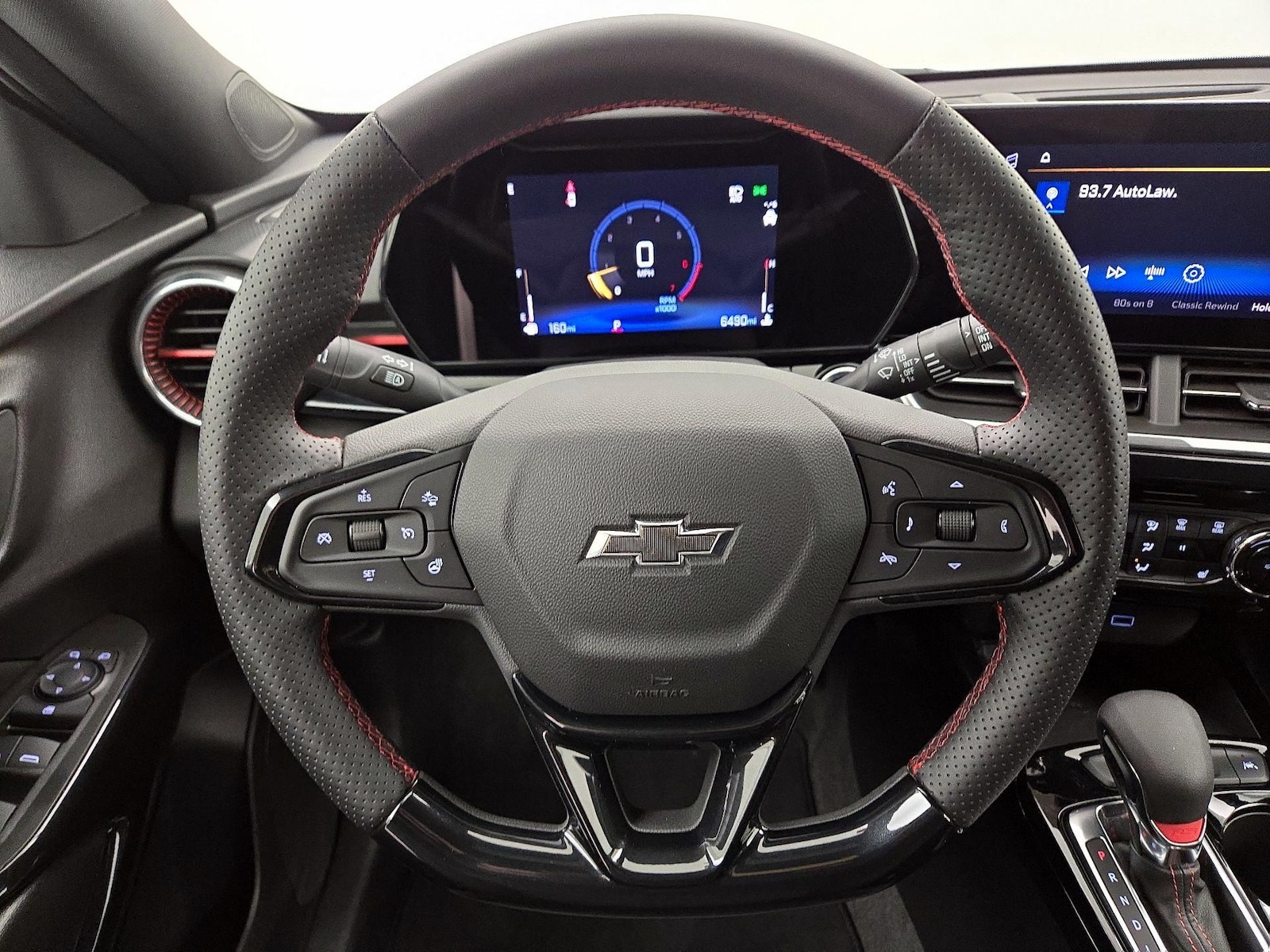 2025 Chevrolet Trax RS - Photo 11