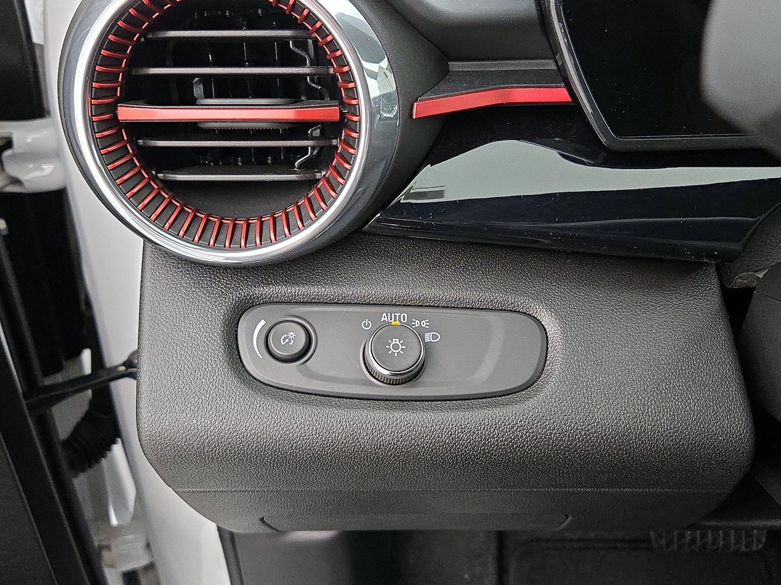 2025 Chevrolet Trax RS - Photo 14