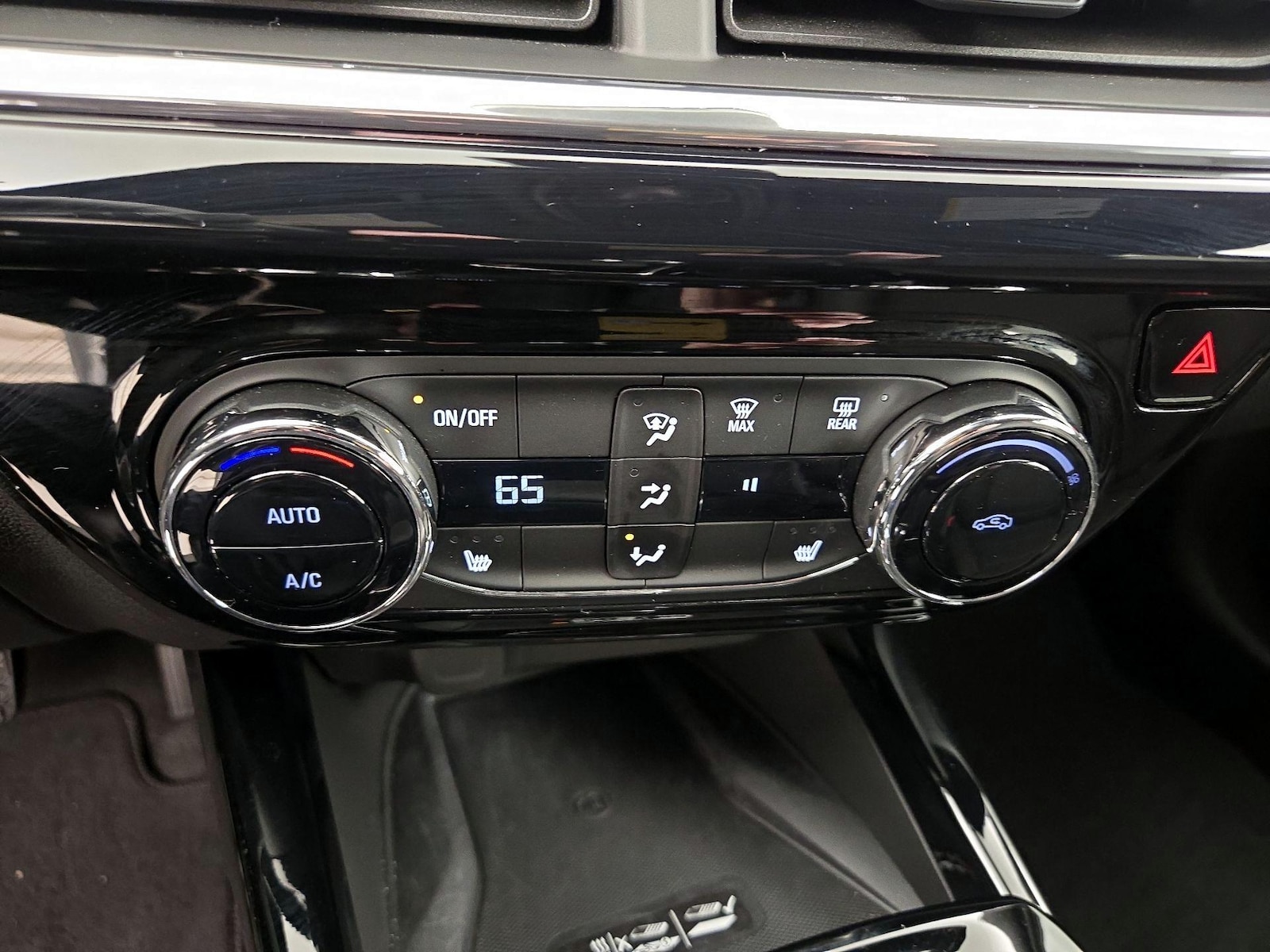 2025 Chevrolet Trax RS - Photo 17