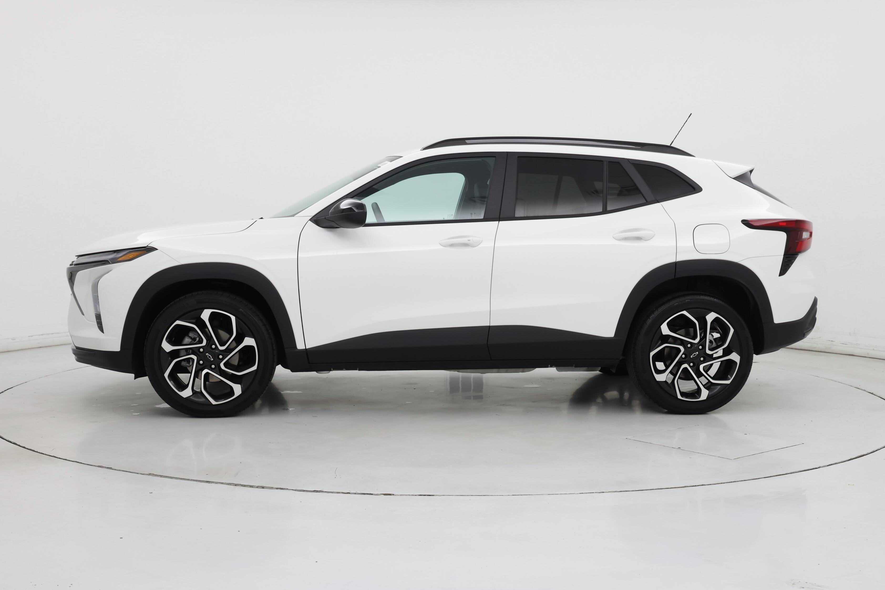 Thumbnail: 2025 Chevrolet Trax - 3