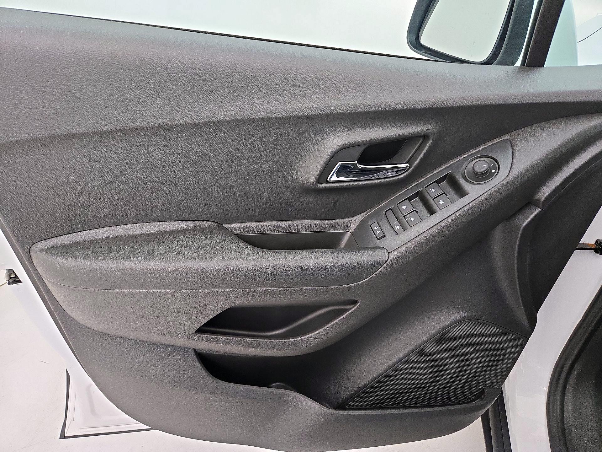 Thumbnail: 2020 Chevrolet Trax - 12