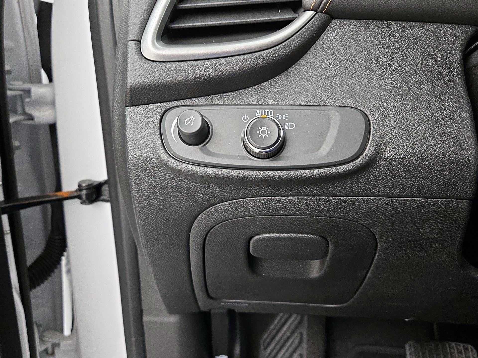 Thumbnail: 2020 Chevrolet Trax - 13