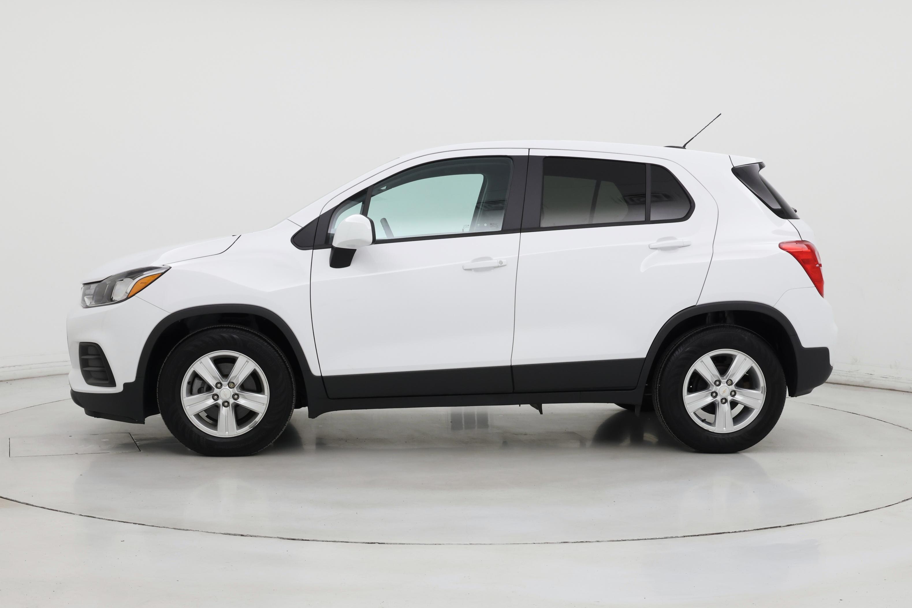 Thumbnail: 2020 Chevrolet Trax - 3
