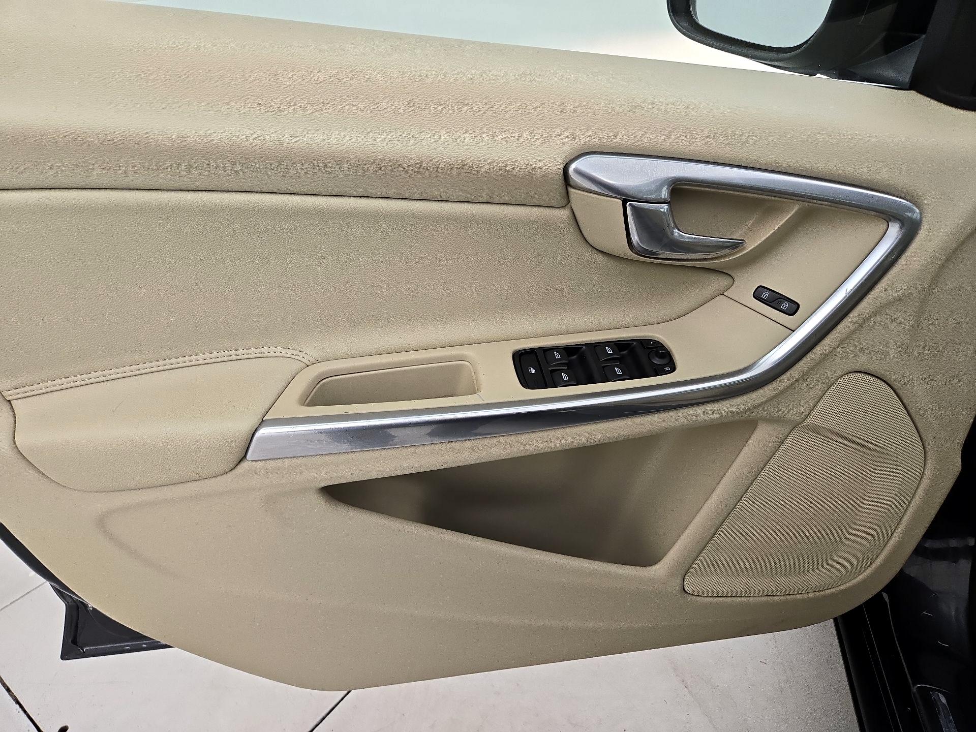 Thumbnail: 2015 Volvo S60 - 12