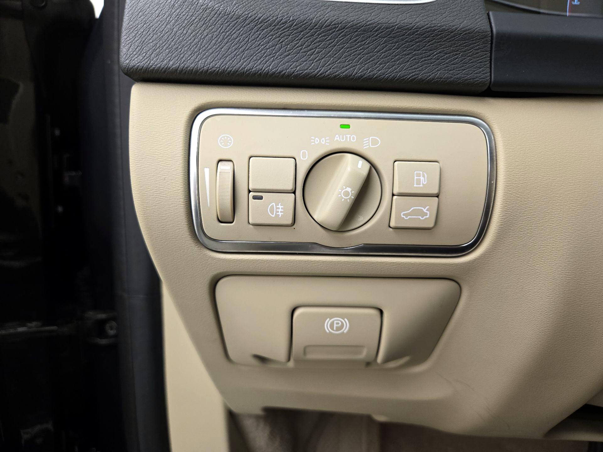 Thumbnail: 2015 Volvo S60 - 13