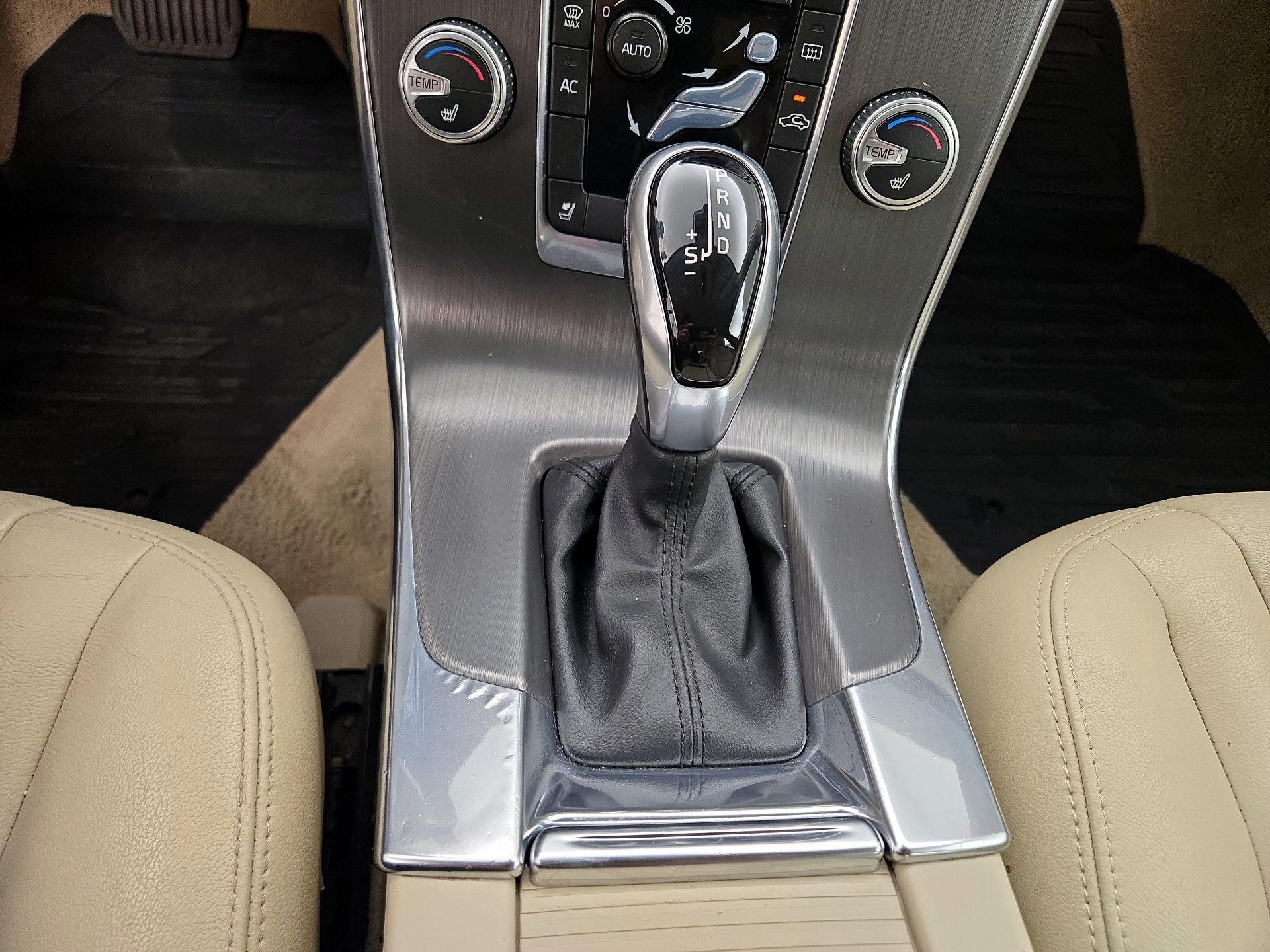 Thumbnail: 2015 Volvo S60 - 17