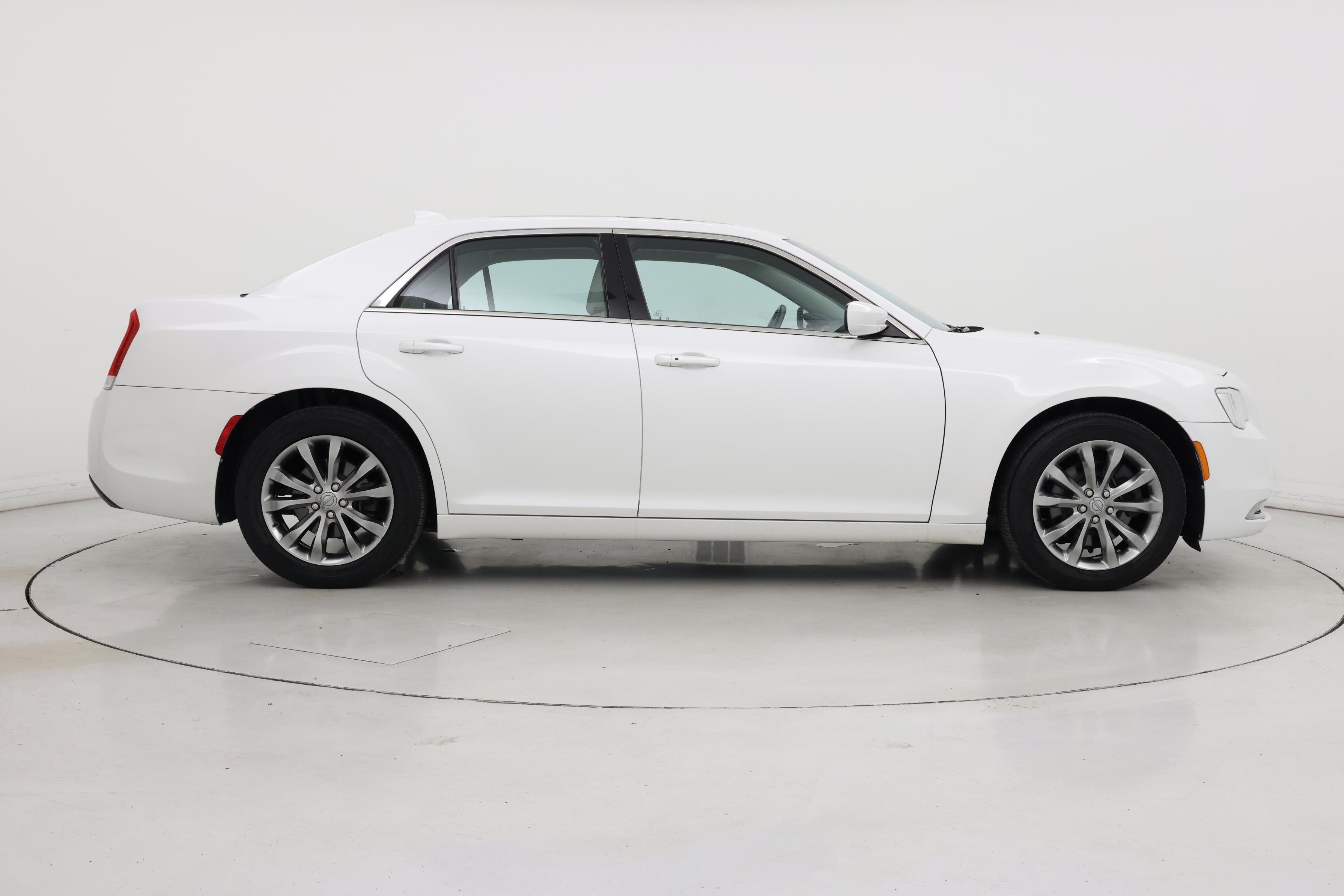 Thumbnail: 2015 Chrysler 300 - 7