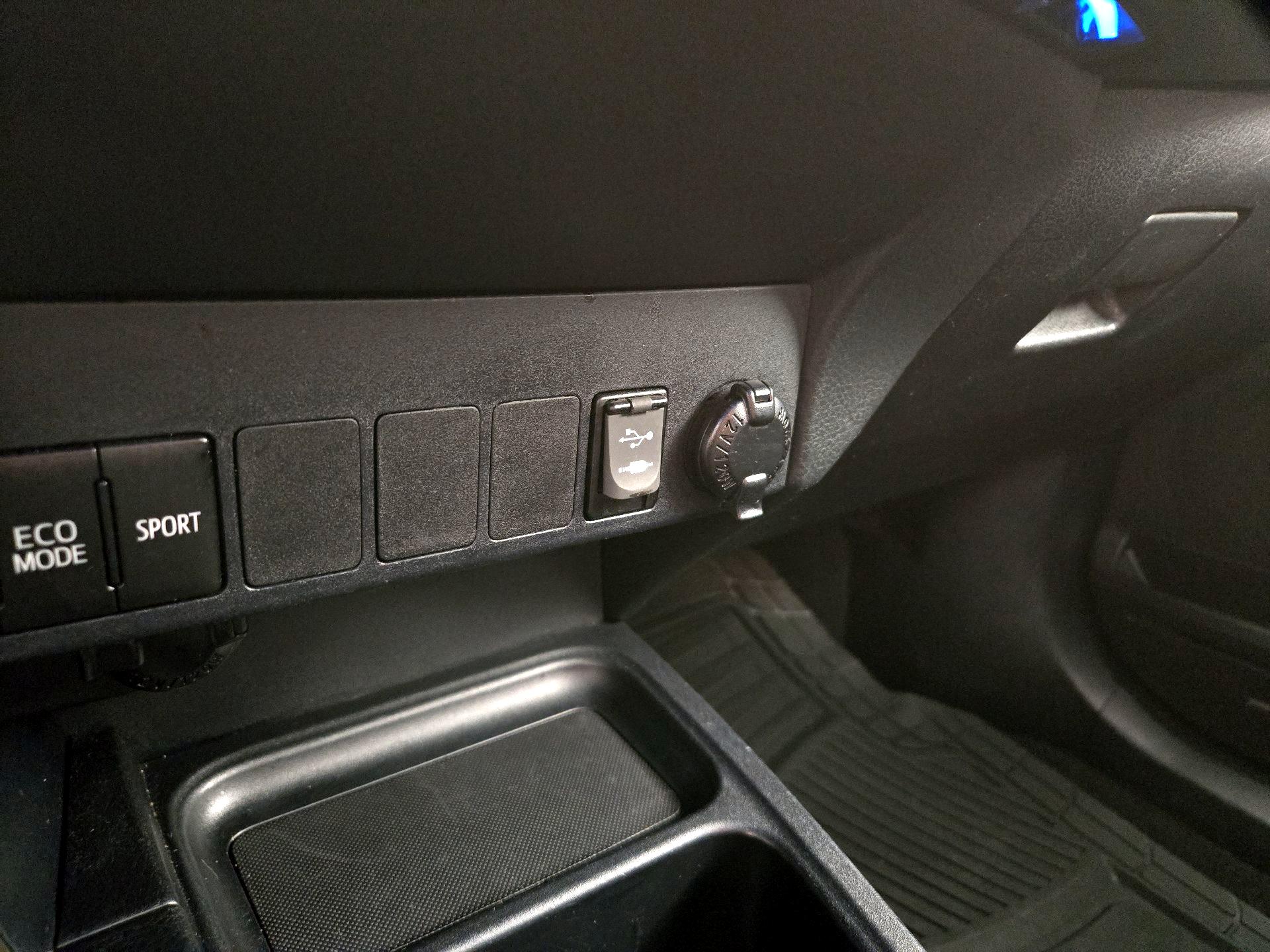 Thumbnail: 2017 Toyota RAV4 - 18