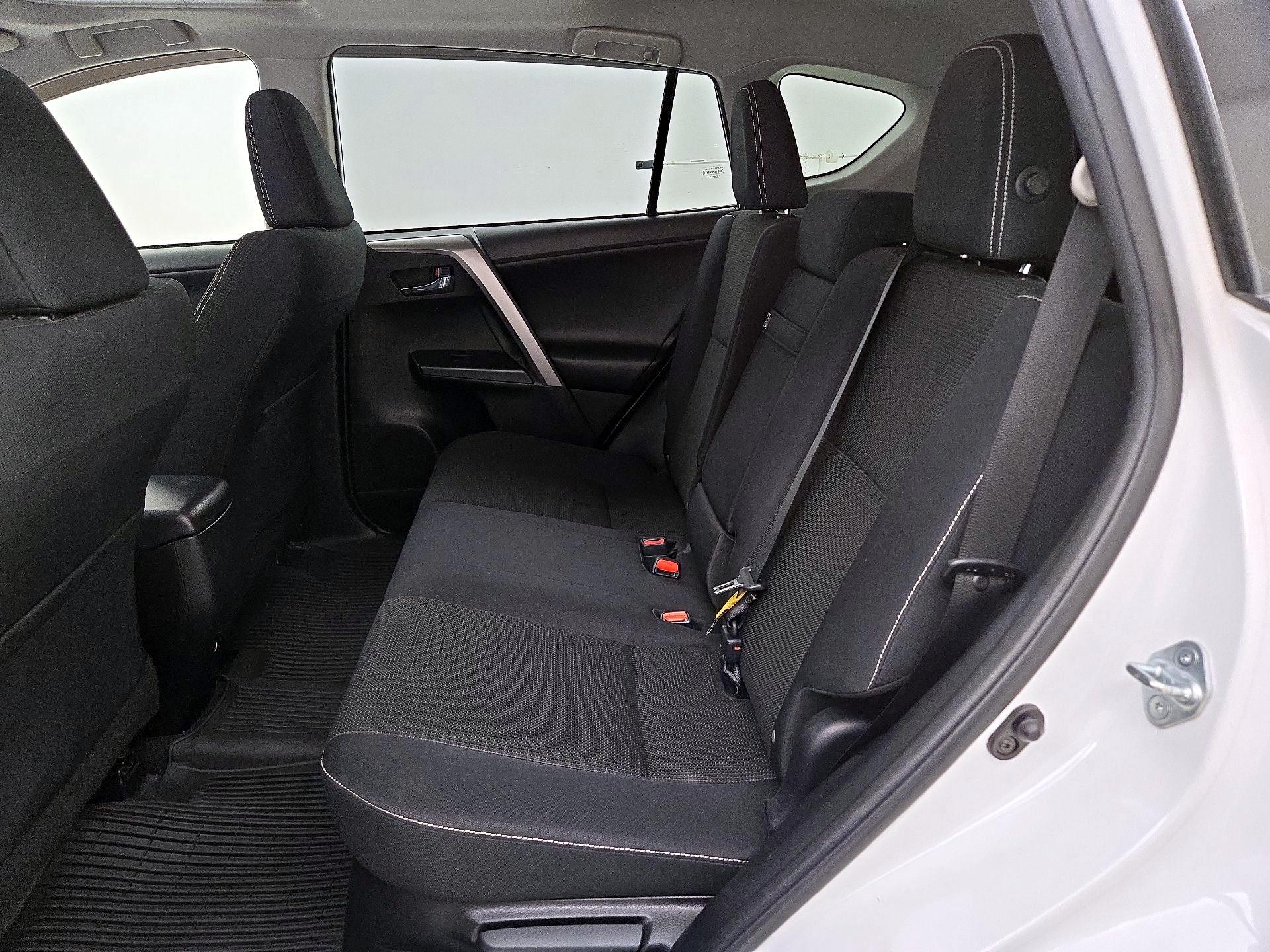 Thumbnail: 2017 Toyota RAV4 - 20