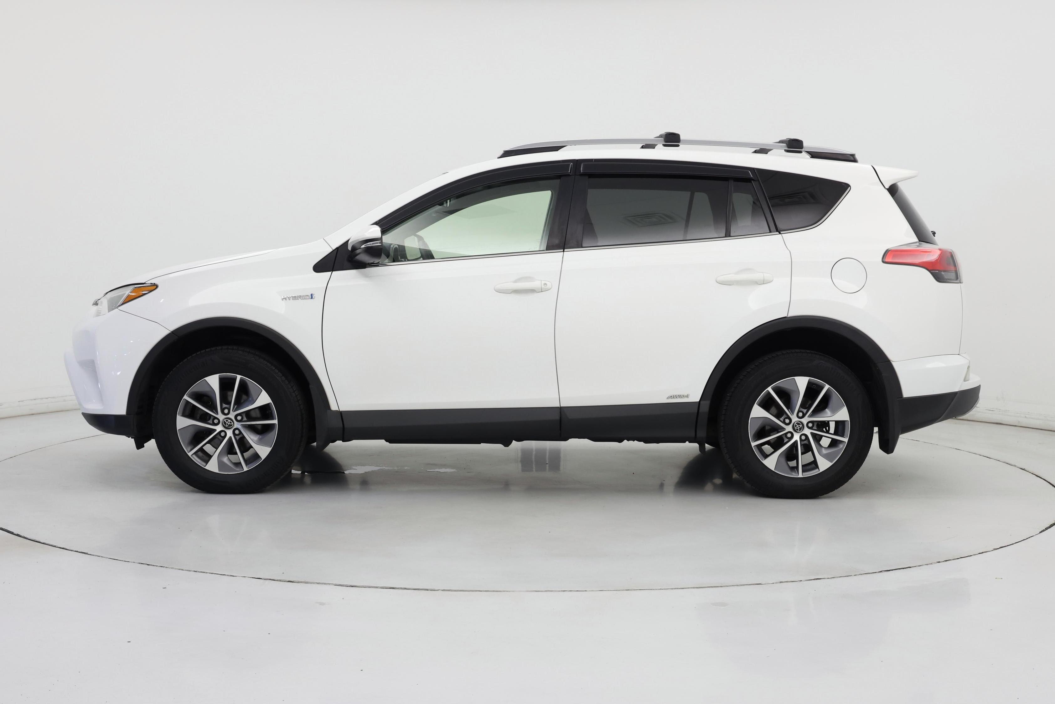Thumbnail: 2017 Toyota RAV4 - 3