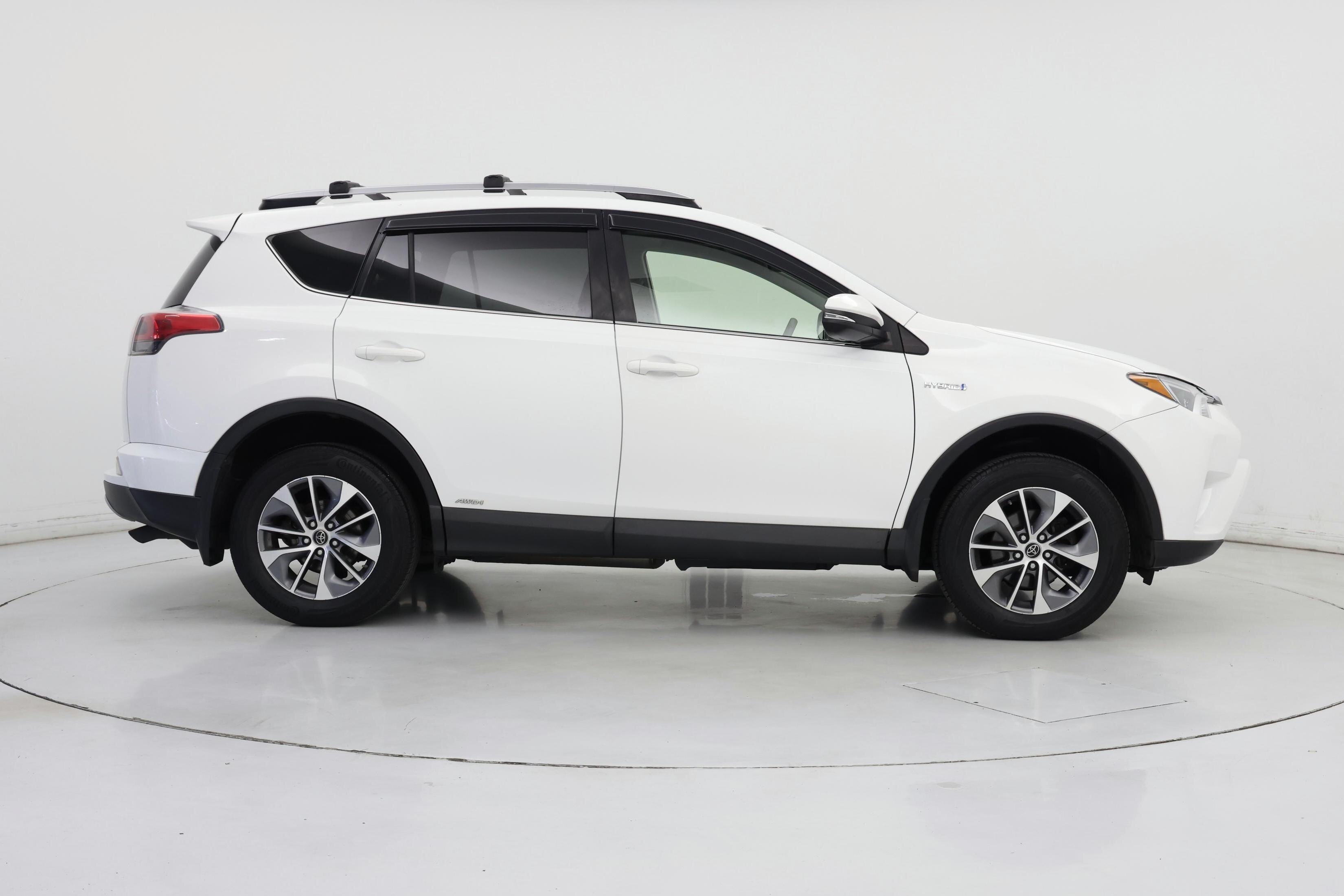 Thumbnail: 2017 Toyota RAV4 - 7