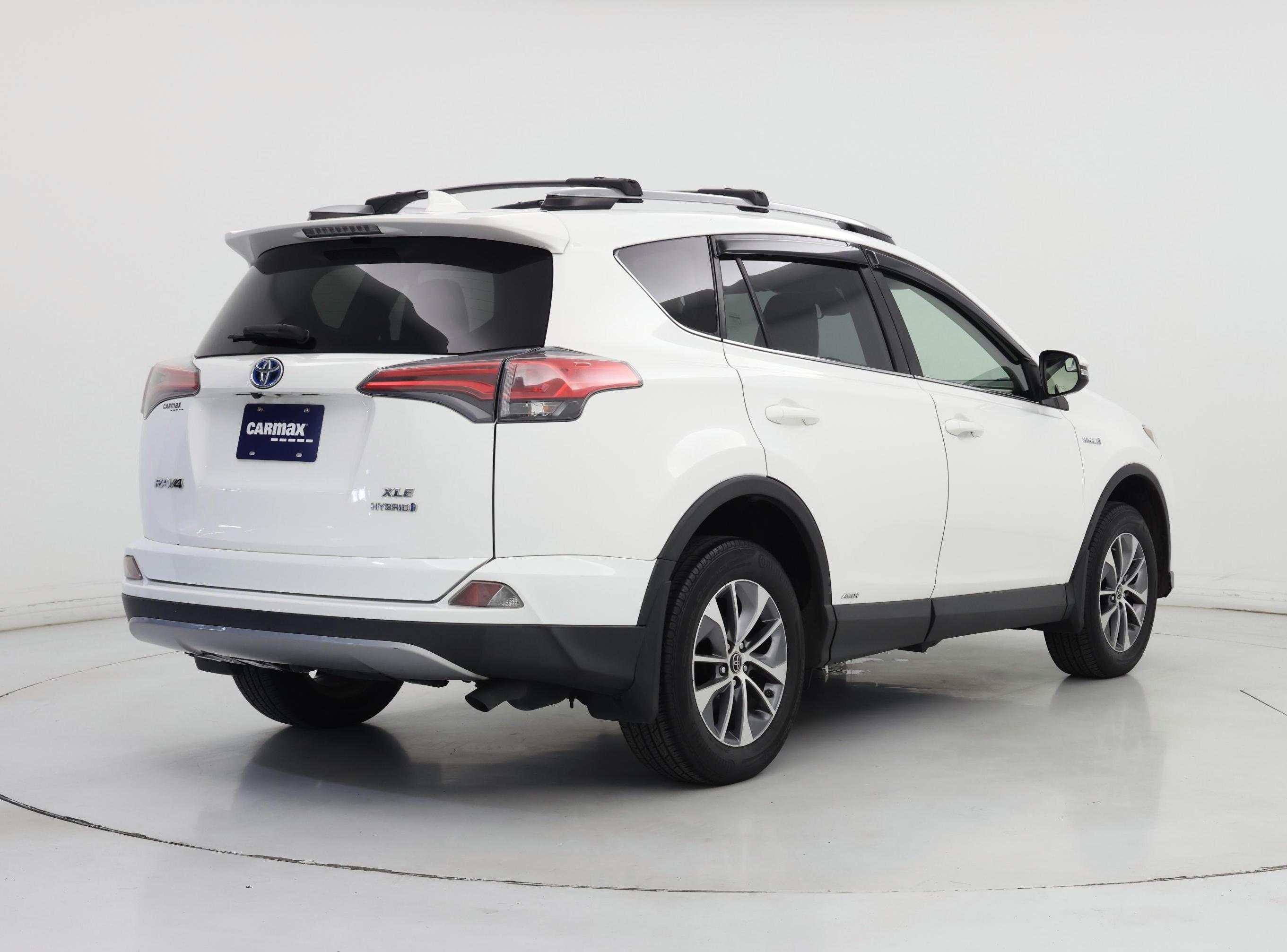 Thumbnail: 2017 Toyota RAV4 - 8