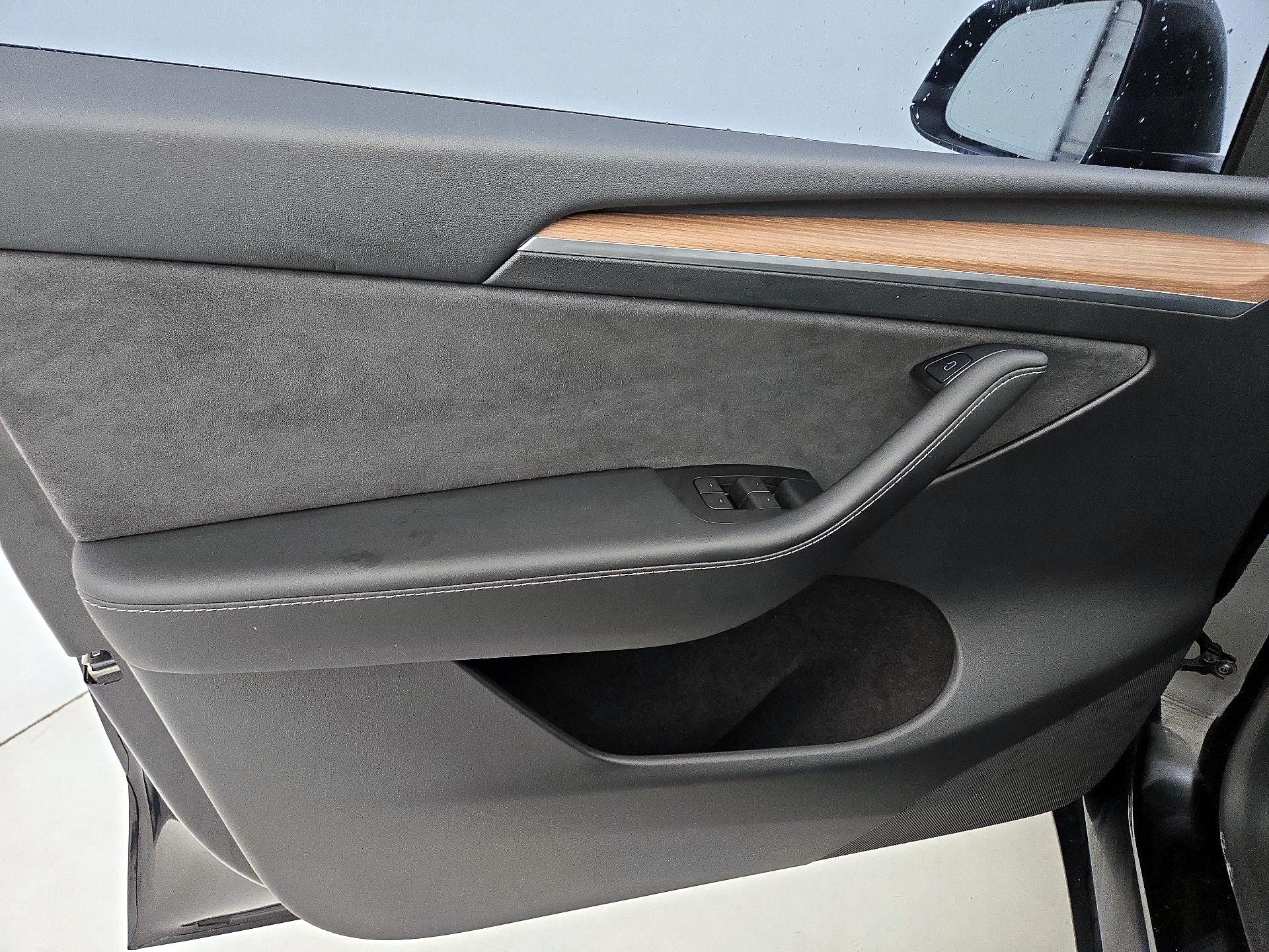 Thumbnail: 2023 Tesla Model Y - 12