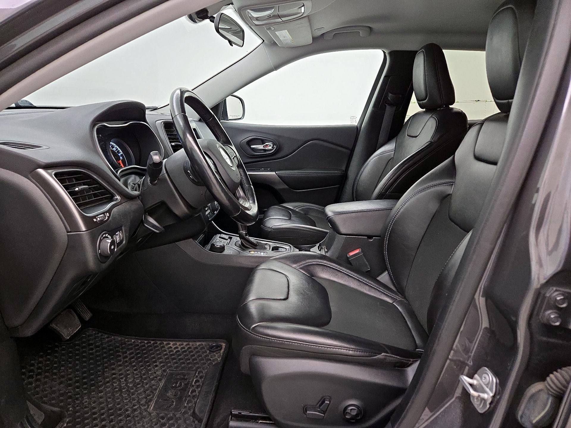 Thumbnail: 2020 Jeep Cherokee - 11