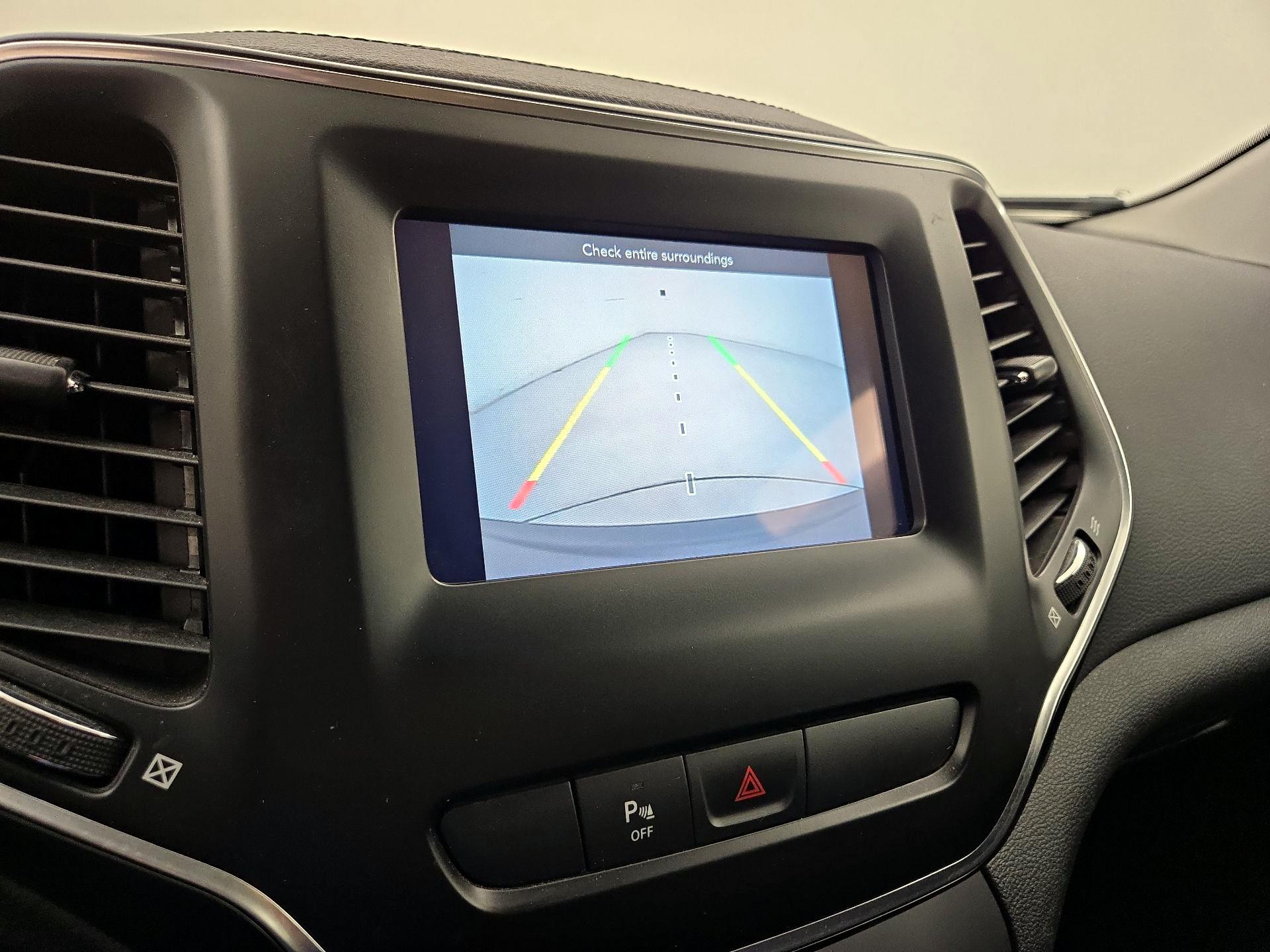 Thumbnail: 2020 Jeep Cherokee - 14