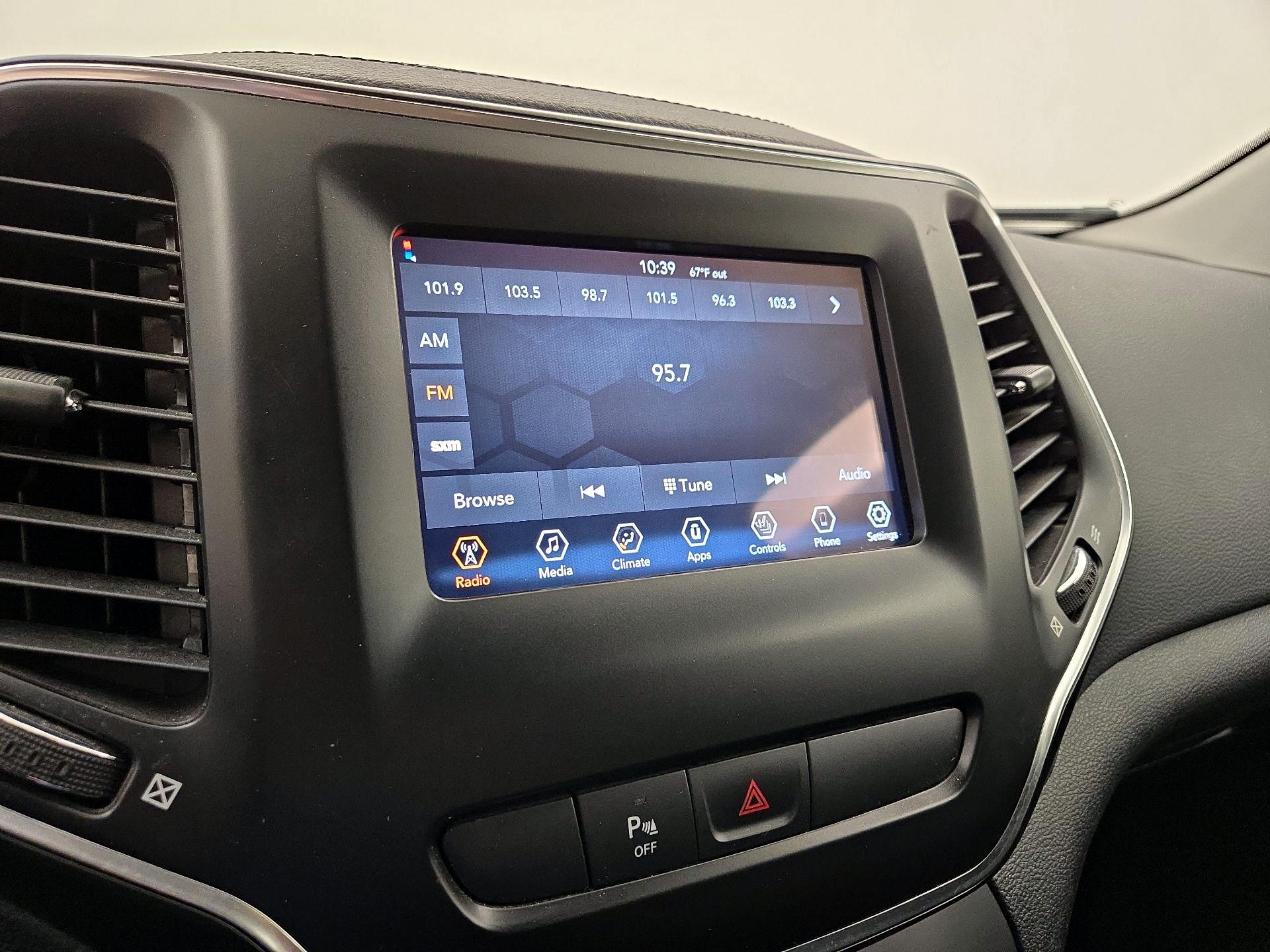 Thumbnail: 2020 Jeep Cherokee - 15