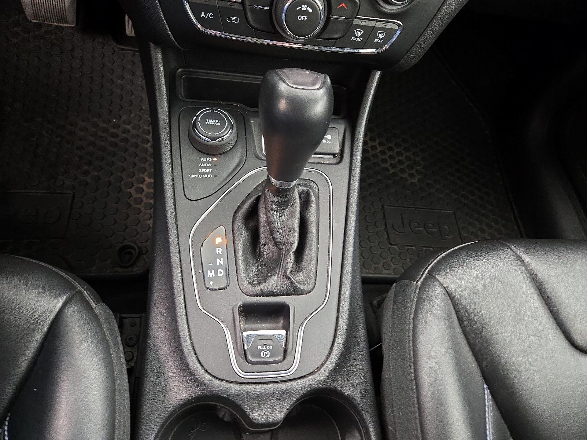 Thumbnail: 2020 Jeep Cherokee - 17