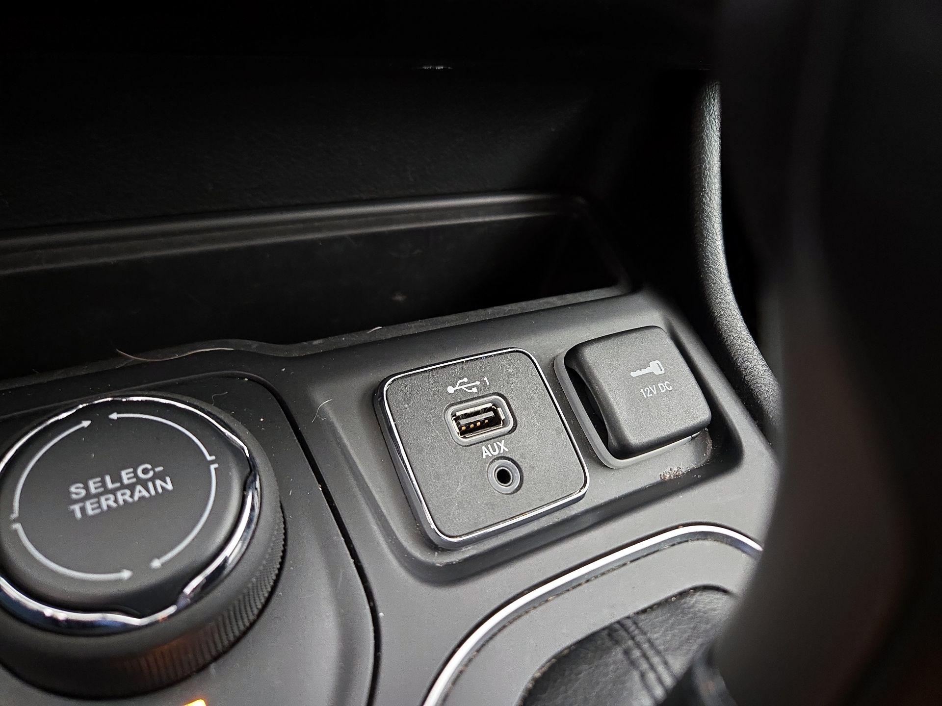 Thumbnail: 2020 Jeep Cherokee - 18