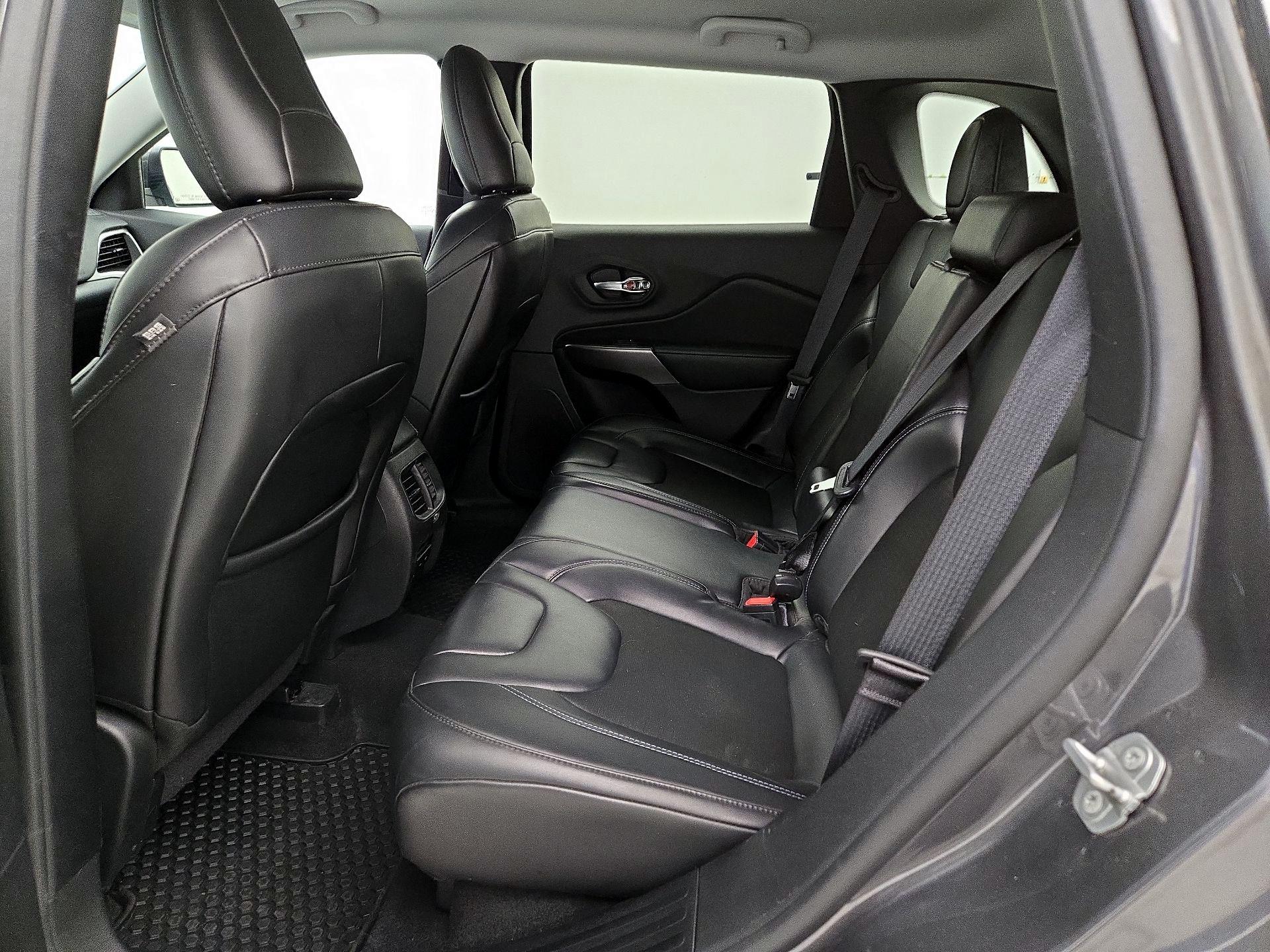 Thumbnail: 2020 Jeep Cherokee - 19