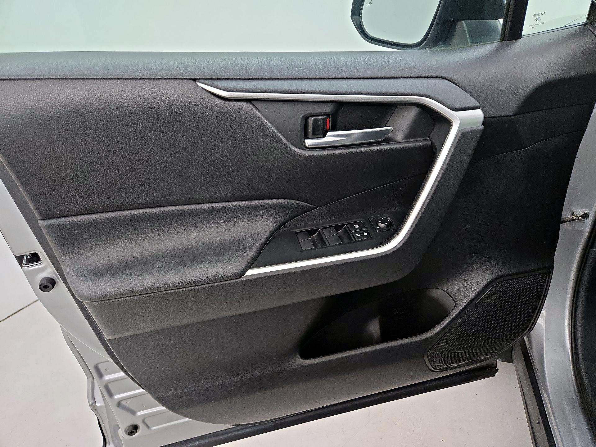 Thumbnail: 2021 Toyota RAV4 - 12