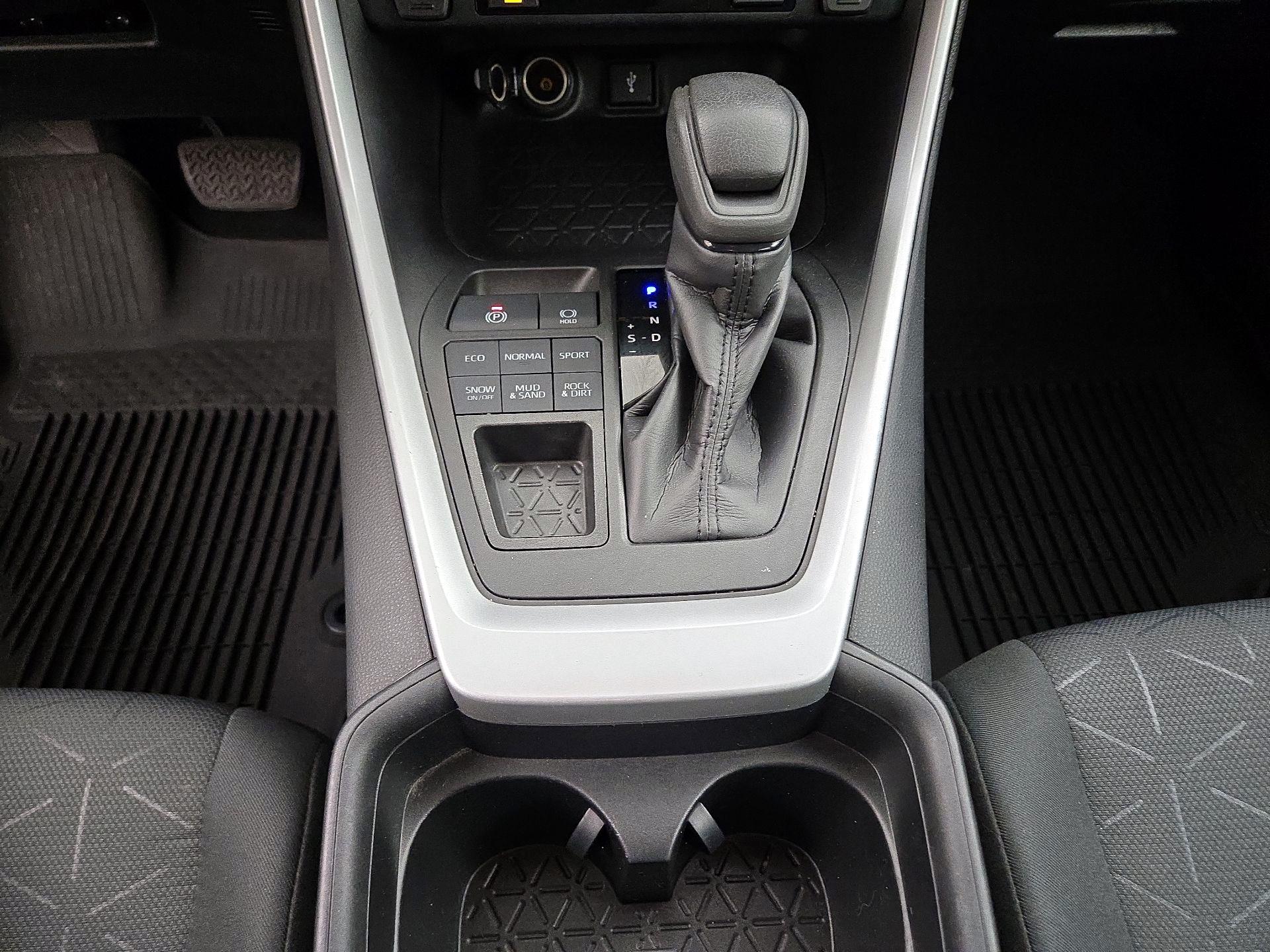 Thumbnail: 2021 Toyota RAV4 - 17