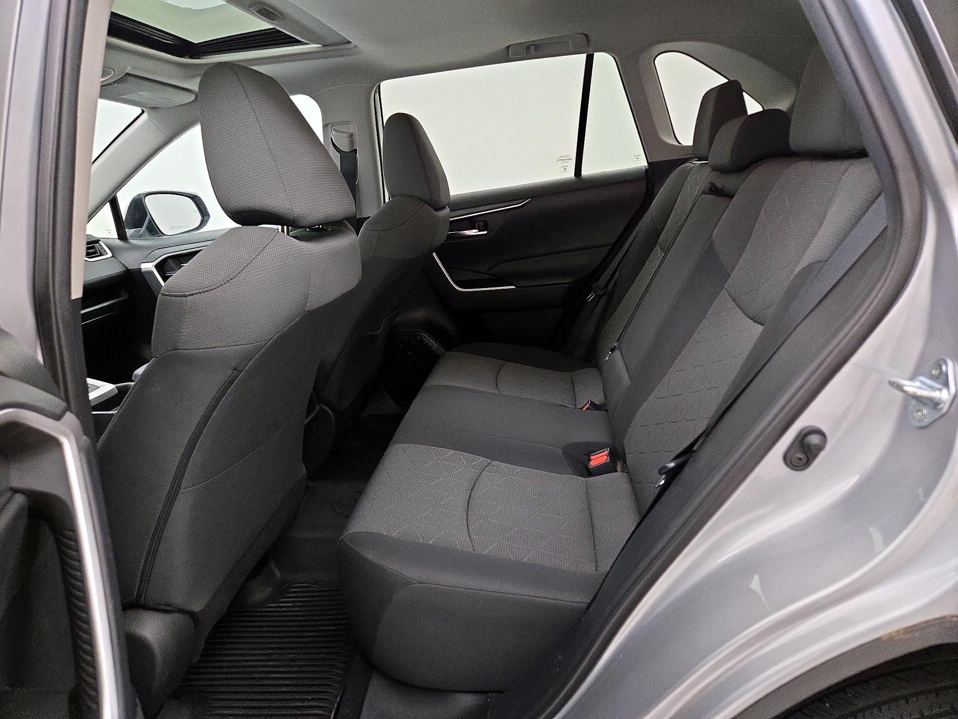 Thumbnail: 2021 Toyota RAV4 - 20