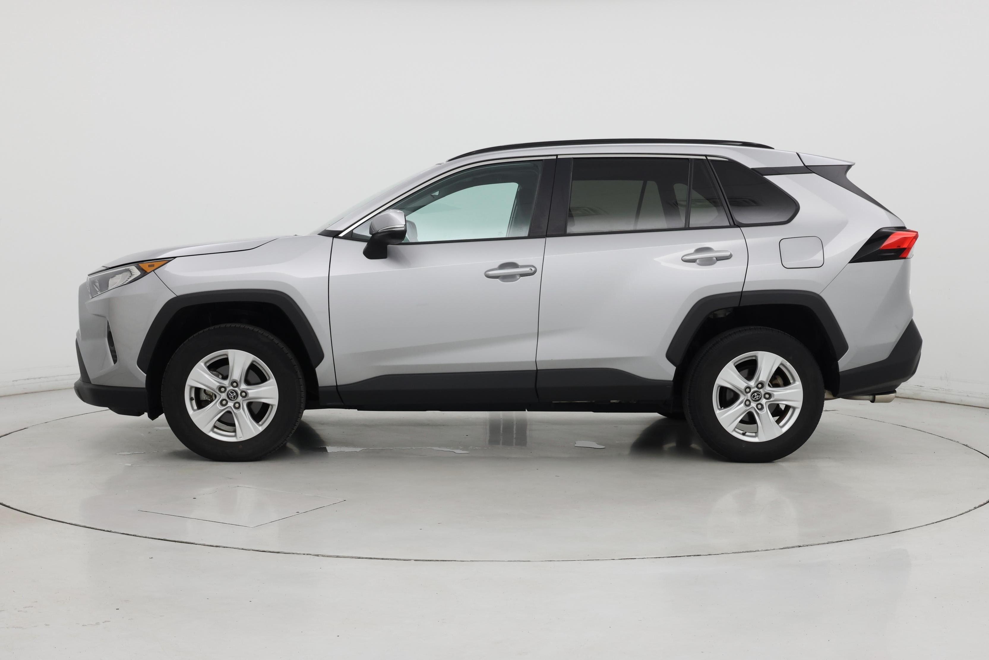 Thumbnail: 2021 Toyota RAV4 - 3