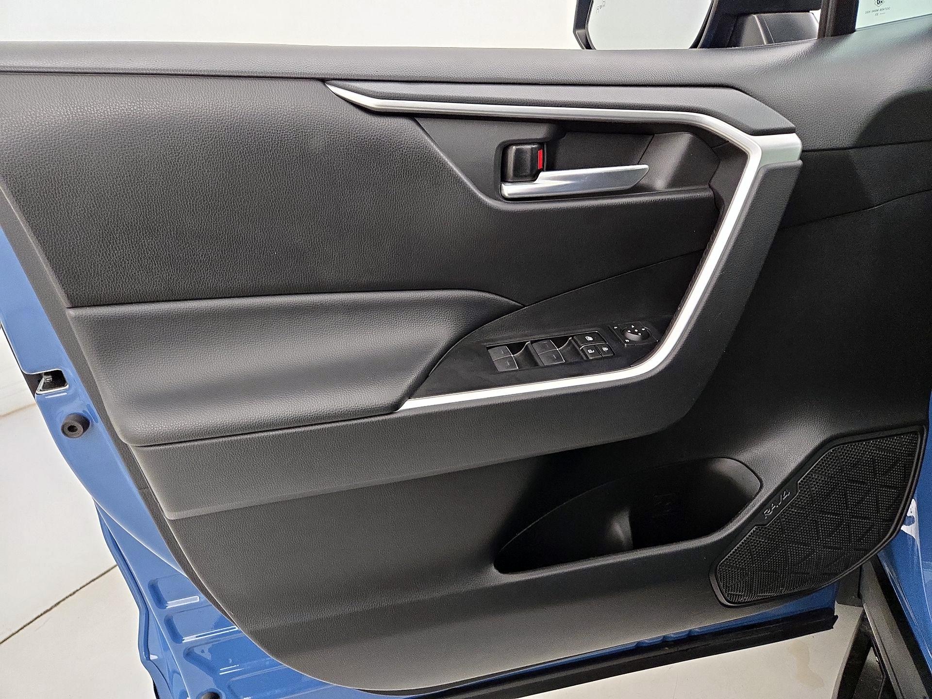 Thumbnail: 2023 Toyota RAV4 - 12