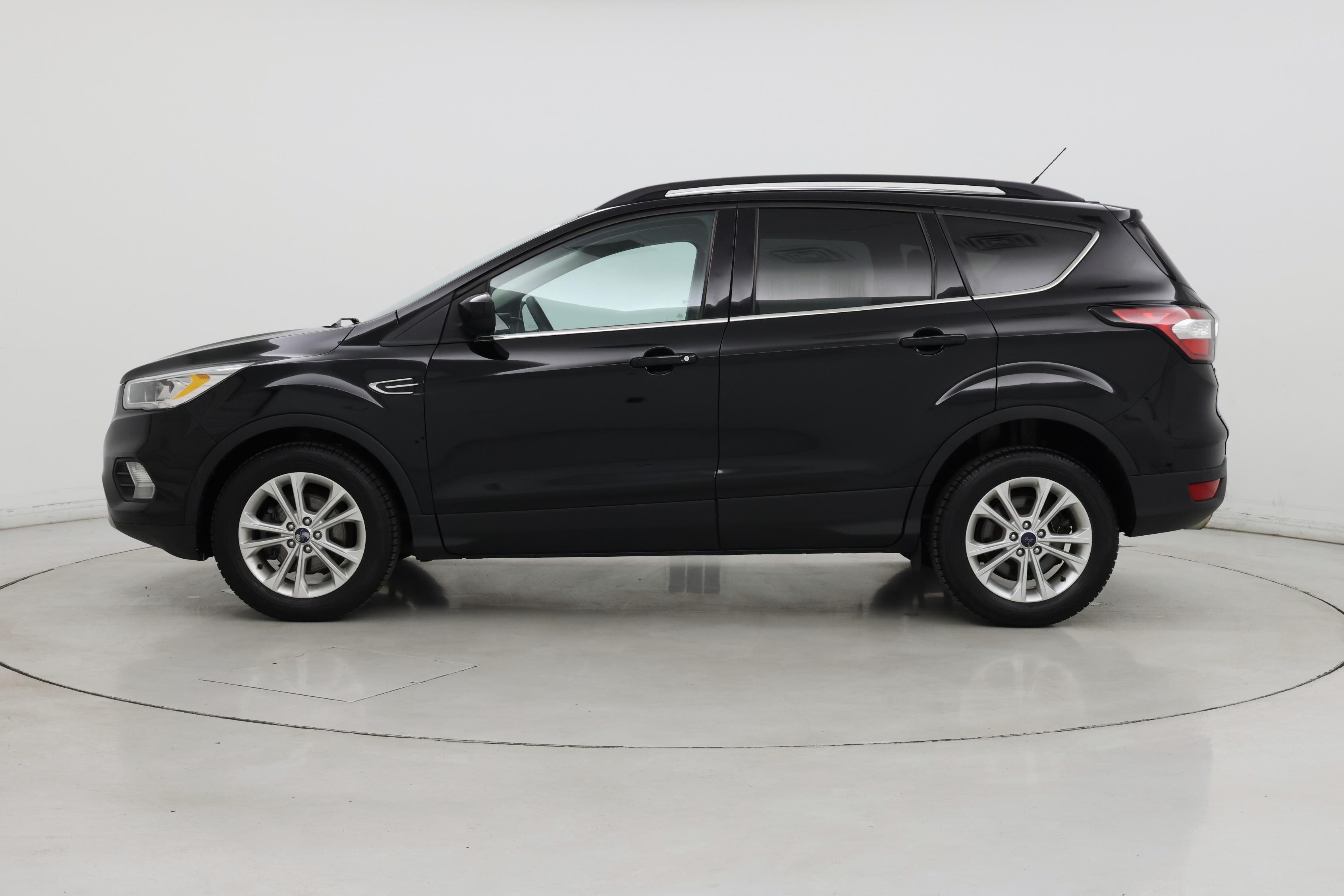 Thumbnail: 2017 Ford Escape - 3