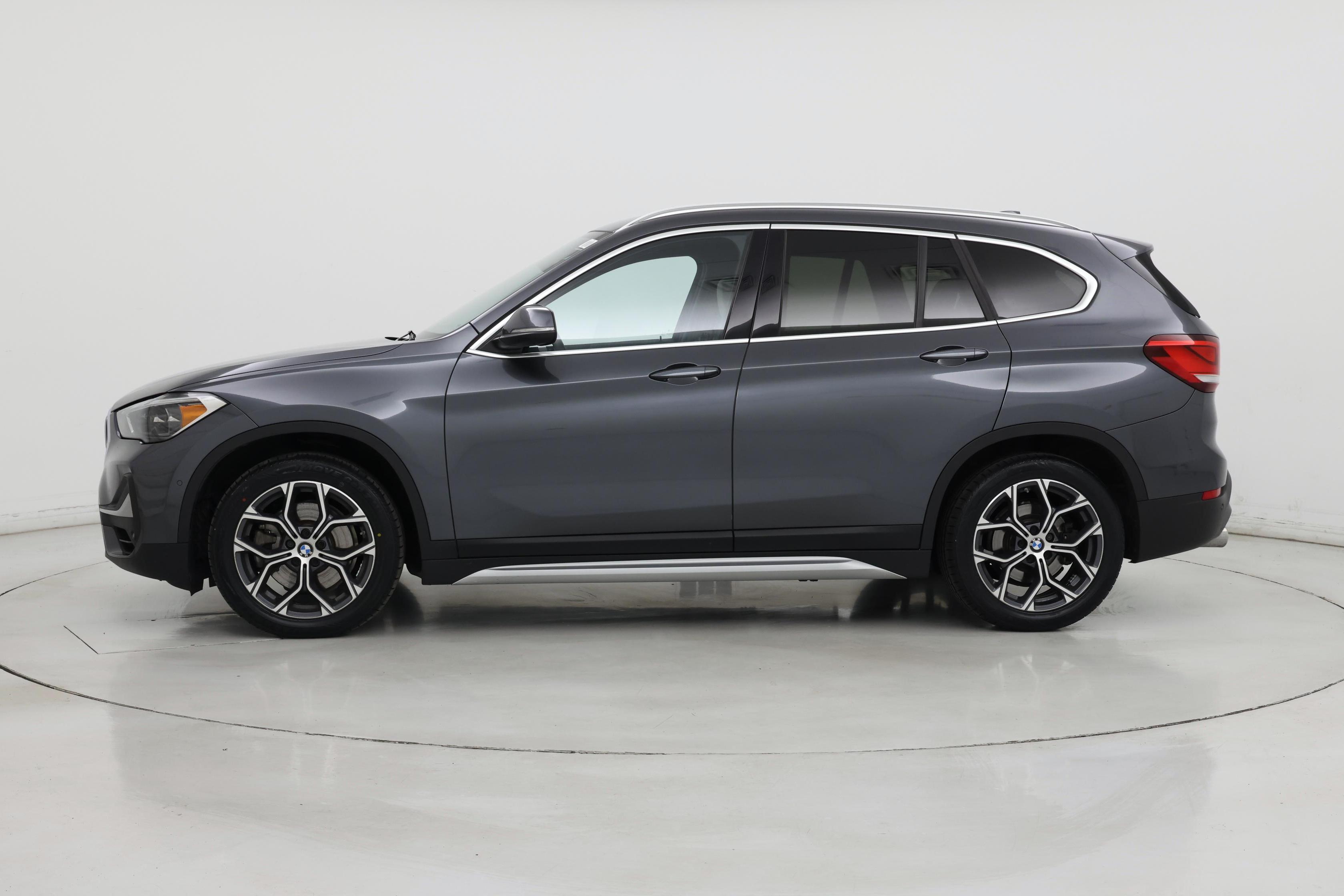 Thumbnail: 2021 BMW X1 - 3