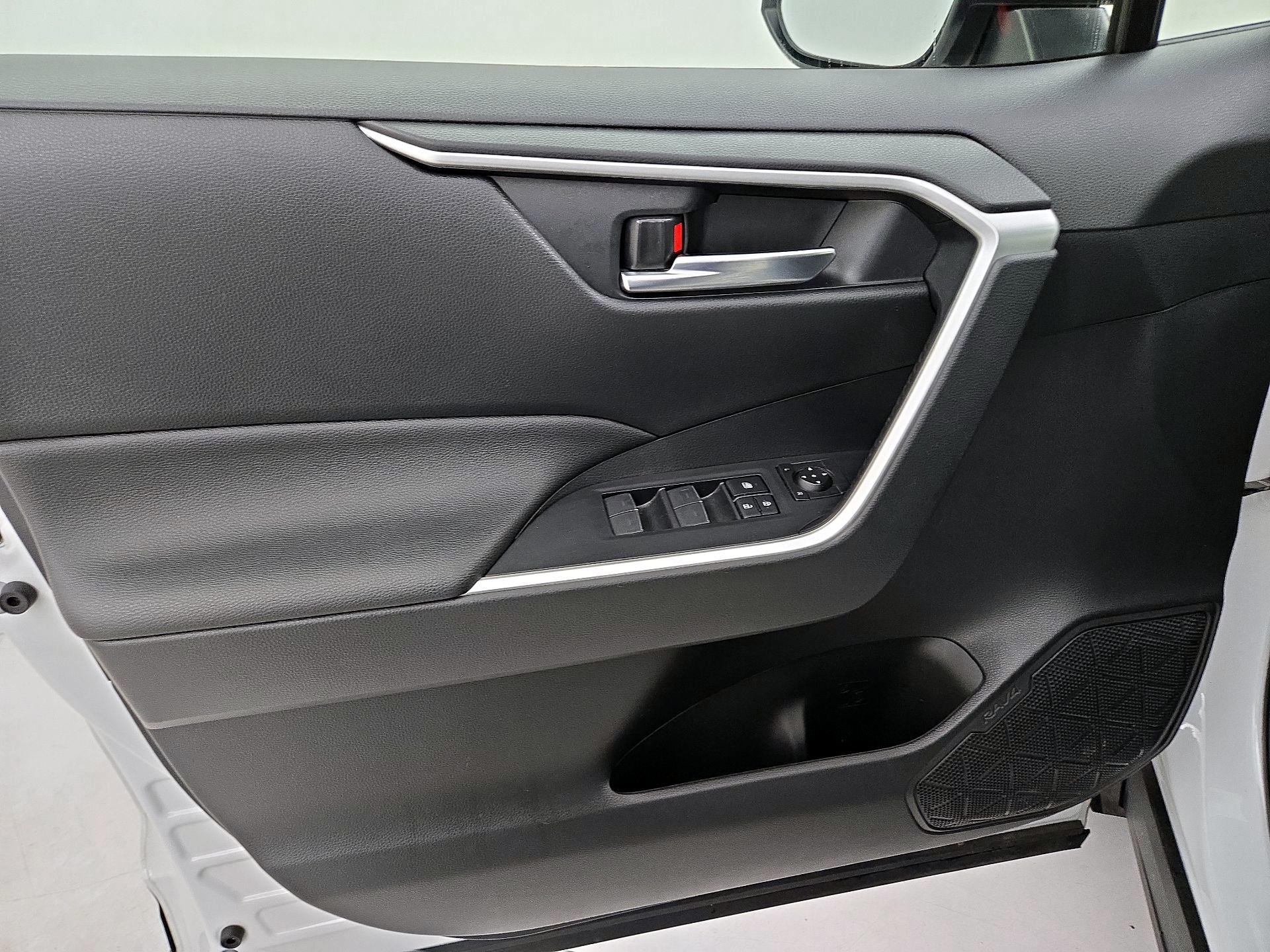 Thumbnail: 2023 Toyota RAV4 - 12