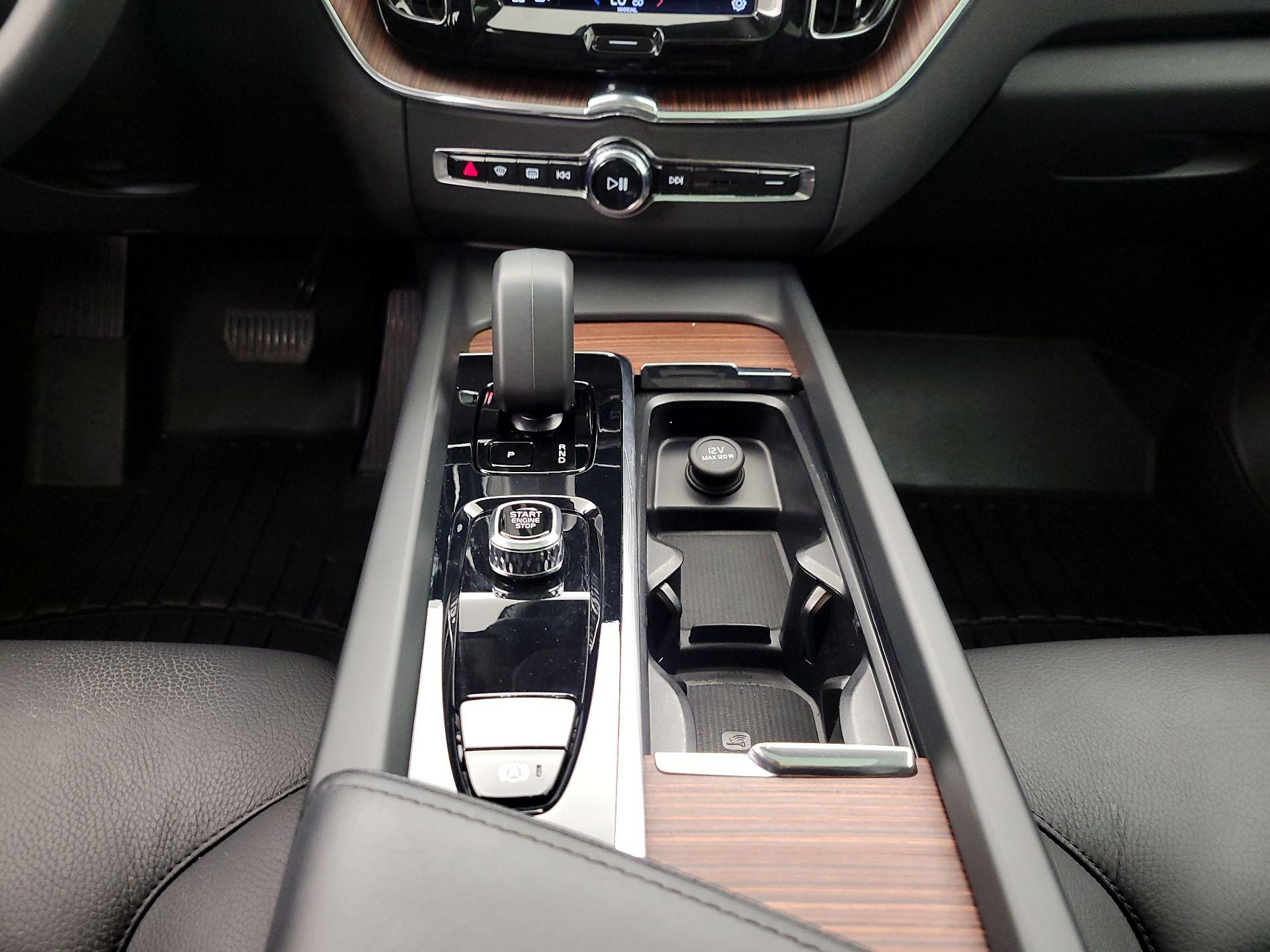 Thumbnail: 2023 Volvo XC60 - 17