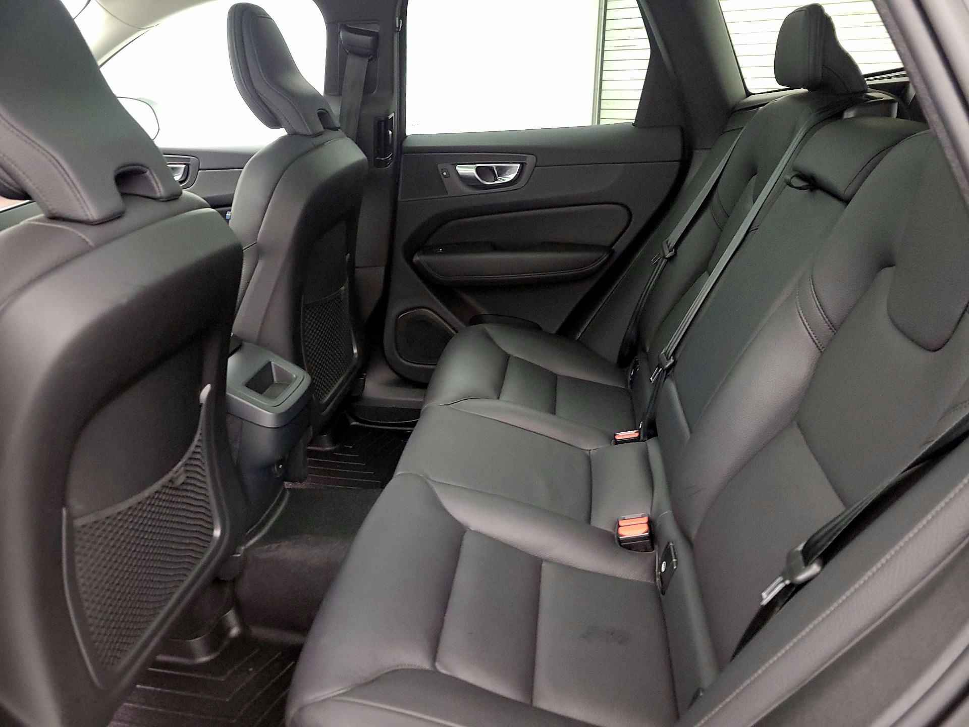 Thumbnail: 2023 Volvo XC60 - 20