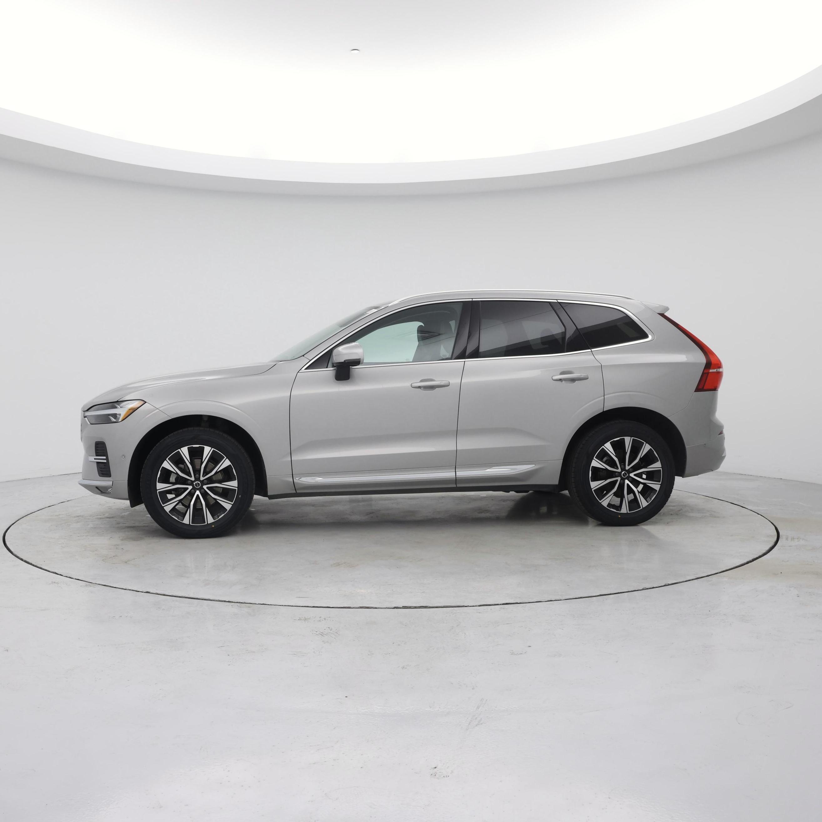 Thumbnail: 2023 Volvo XC60 - 3