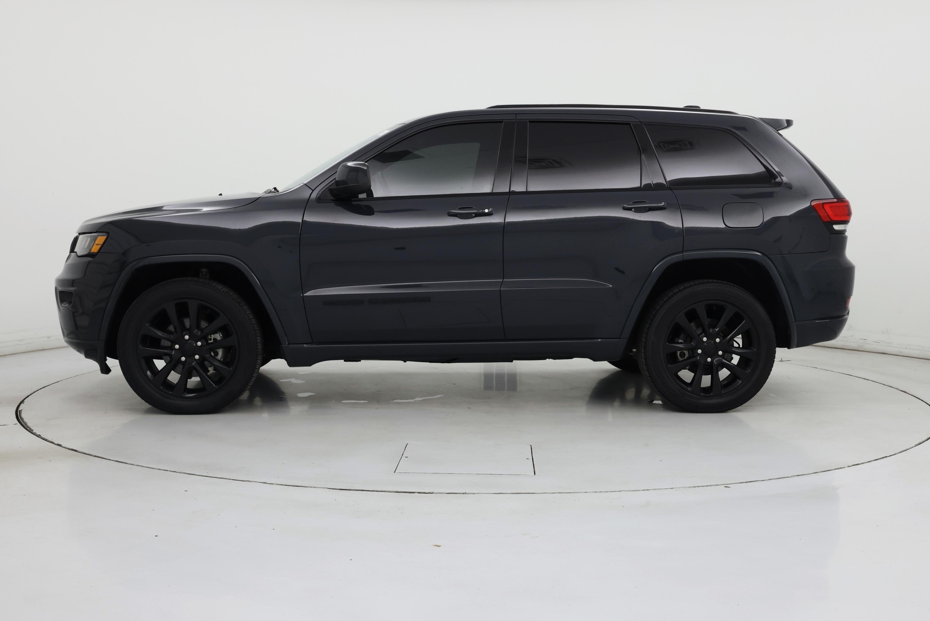 Thumbnail: 2018 Jeep Grand Cherokee - 3