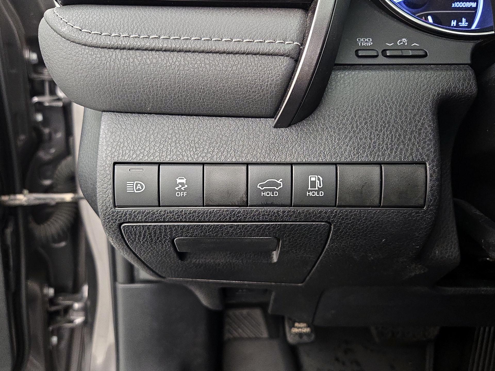 Thumbnail: 2019 Toyota Camry - 13