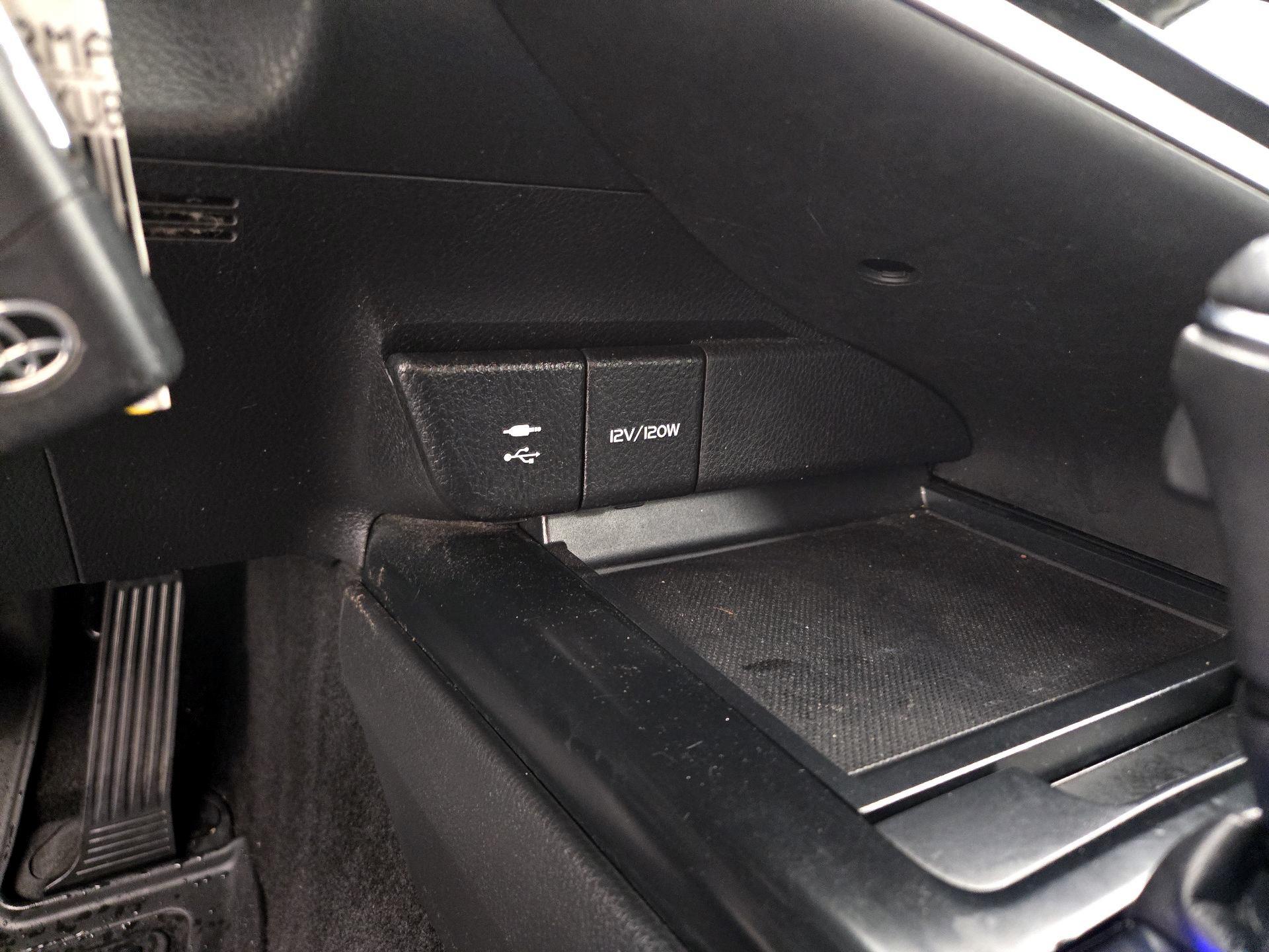 Thumbnail: 2019 Toyota Camry - 18