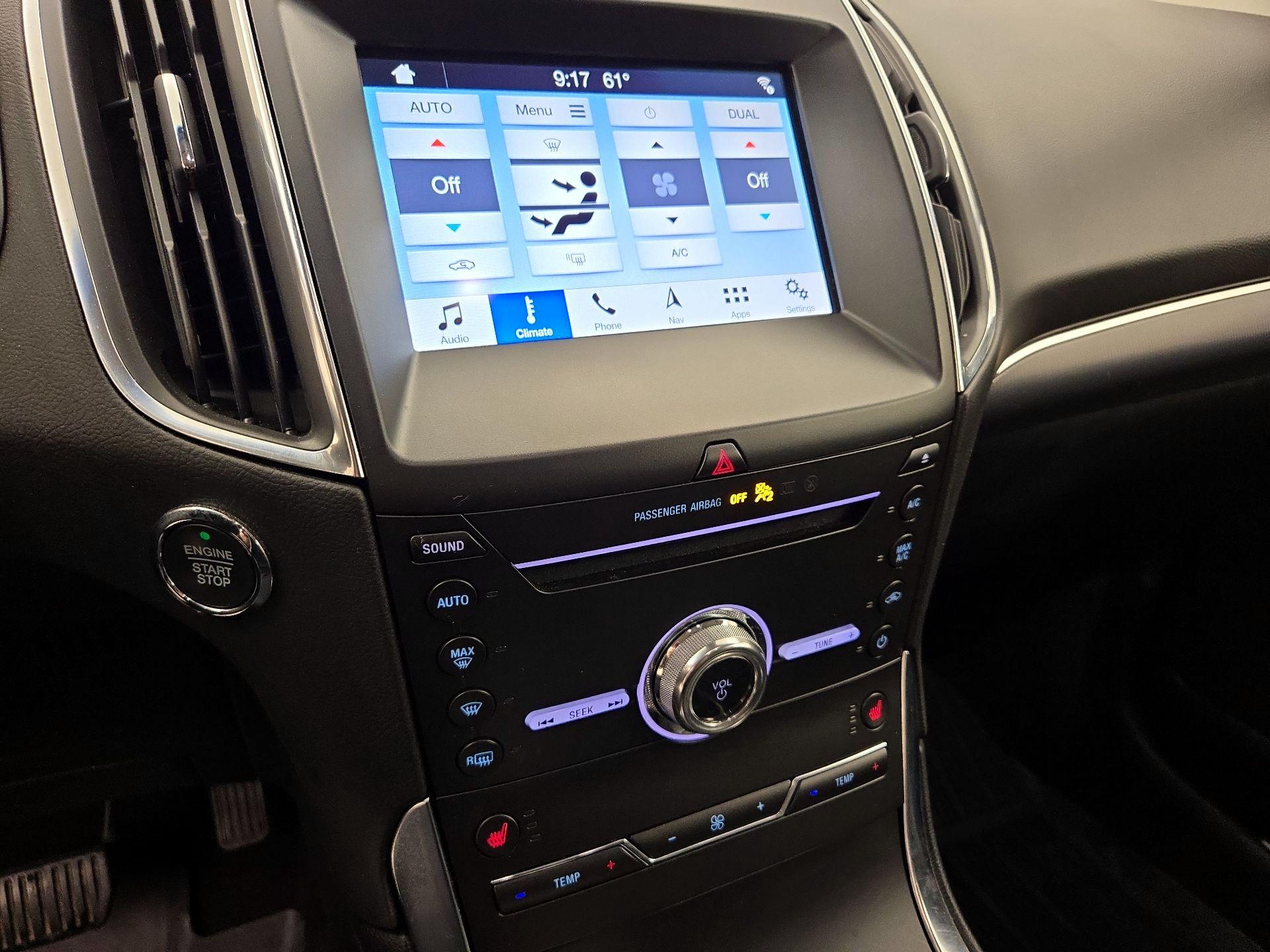 Thumbnail: 2019 Ford Edge - 17