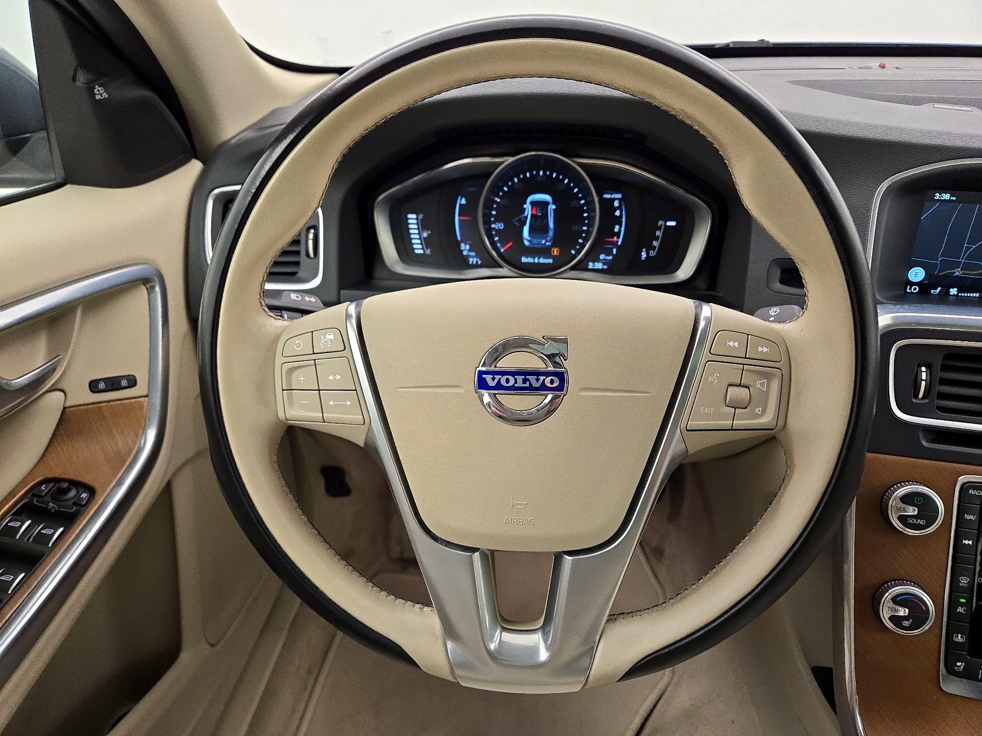 Thumbnail: 2016 Volvo S60 - 10