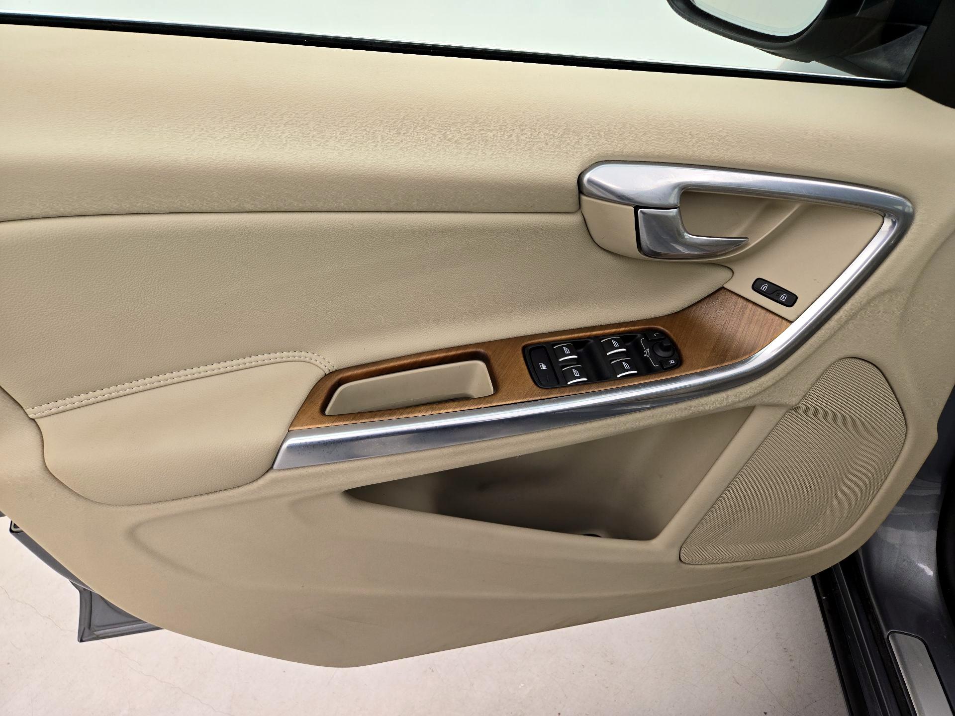 Thumbnail: 2016 Volvo S60 - 12