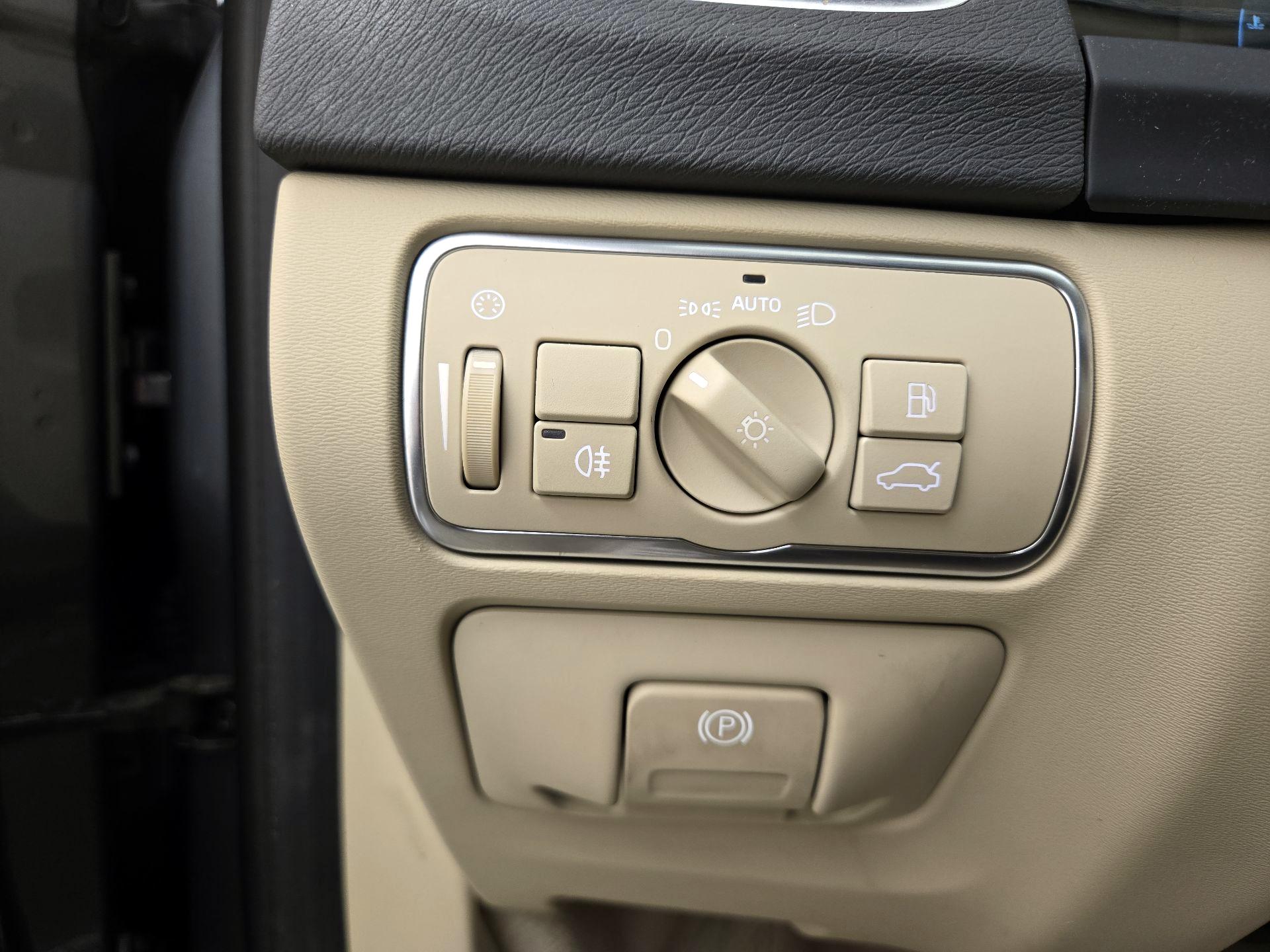 Thumbnail: 2016 Volvo S60 - 13