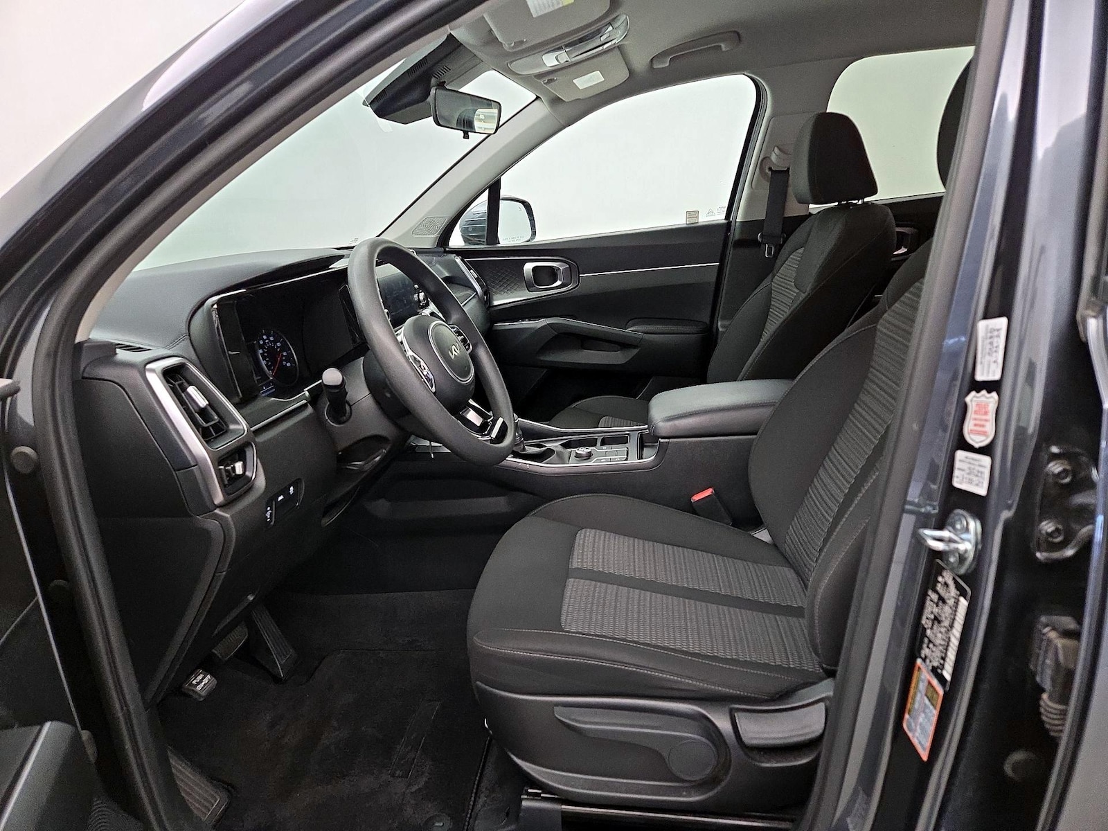 2023 Kia Sorento LX - Photo 12