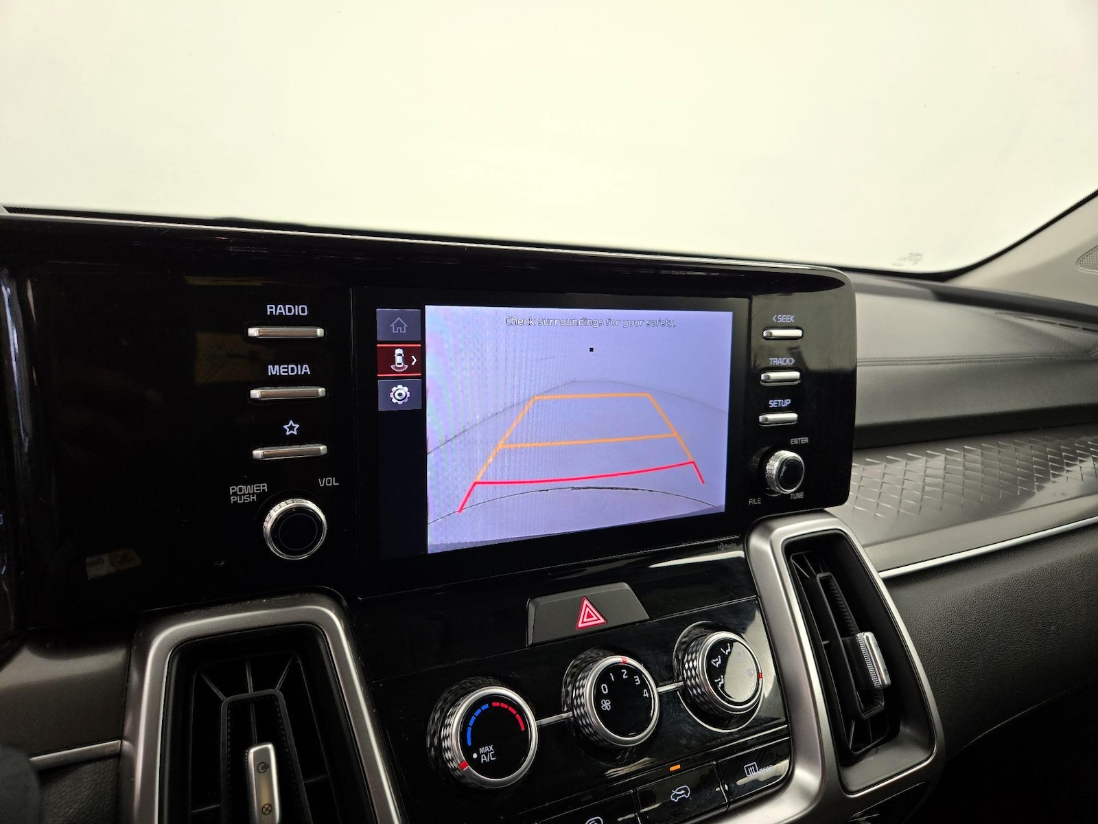 2023 Kia Sorento LX - Photo 15