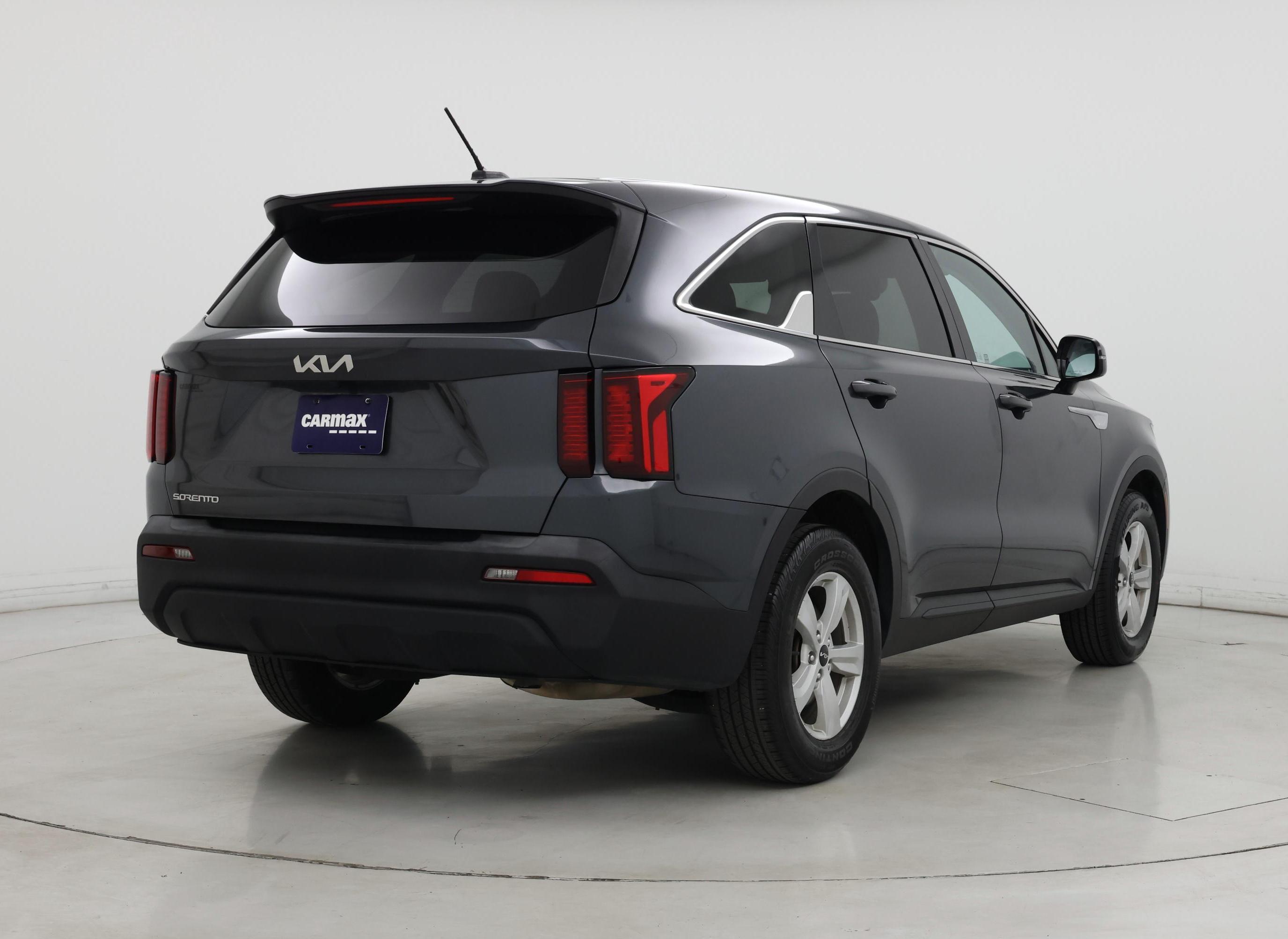 Thumbnail: 2023 Kia Sorento - 8