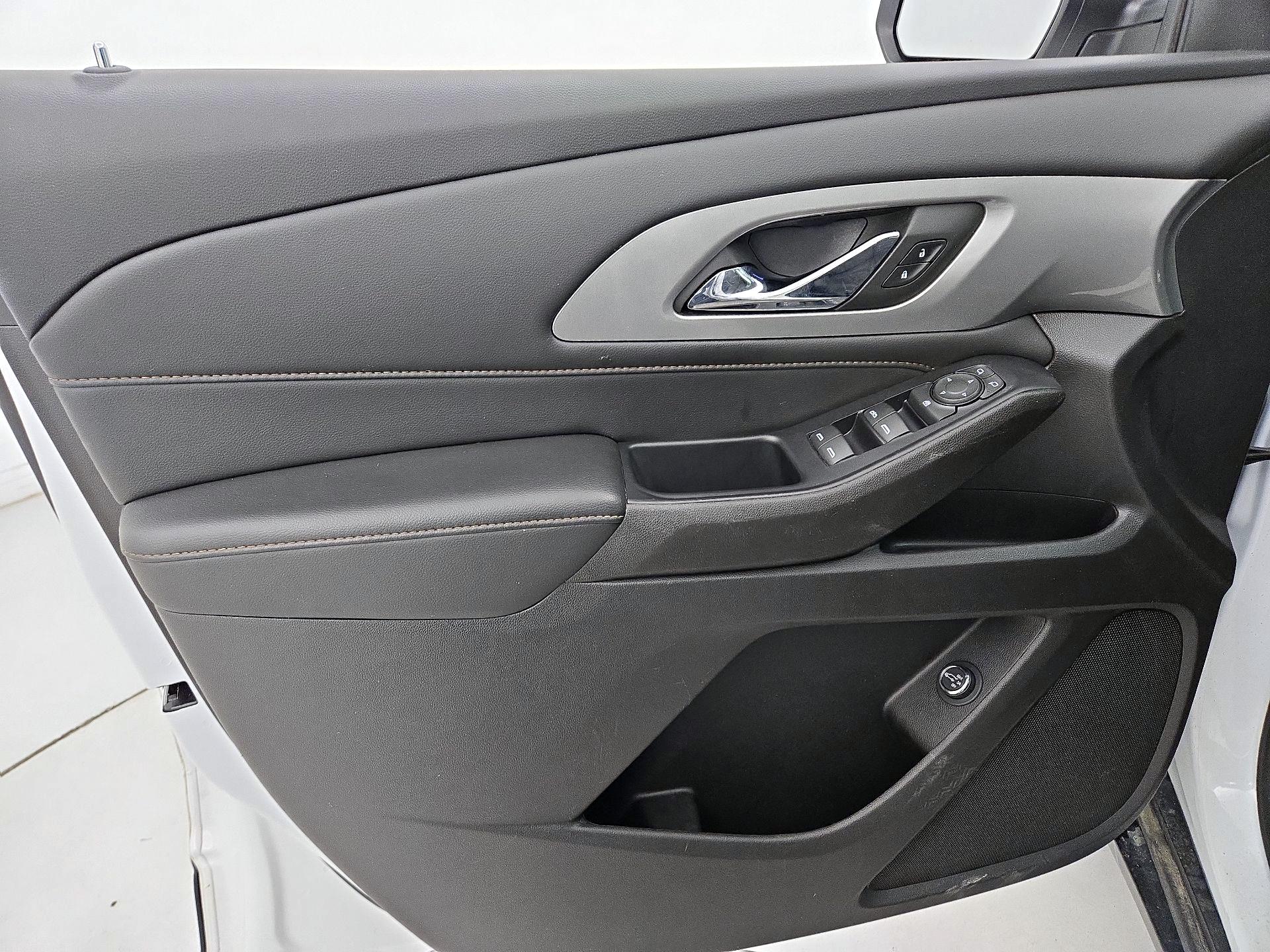 Thumbnail: 2021 Chevrolet Traverse - 12