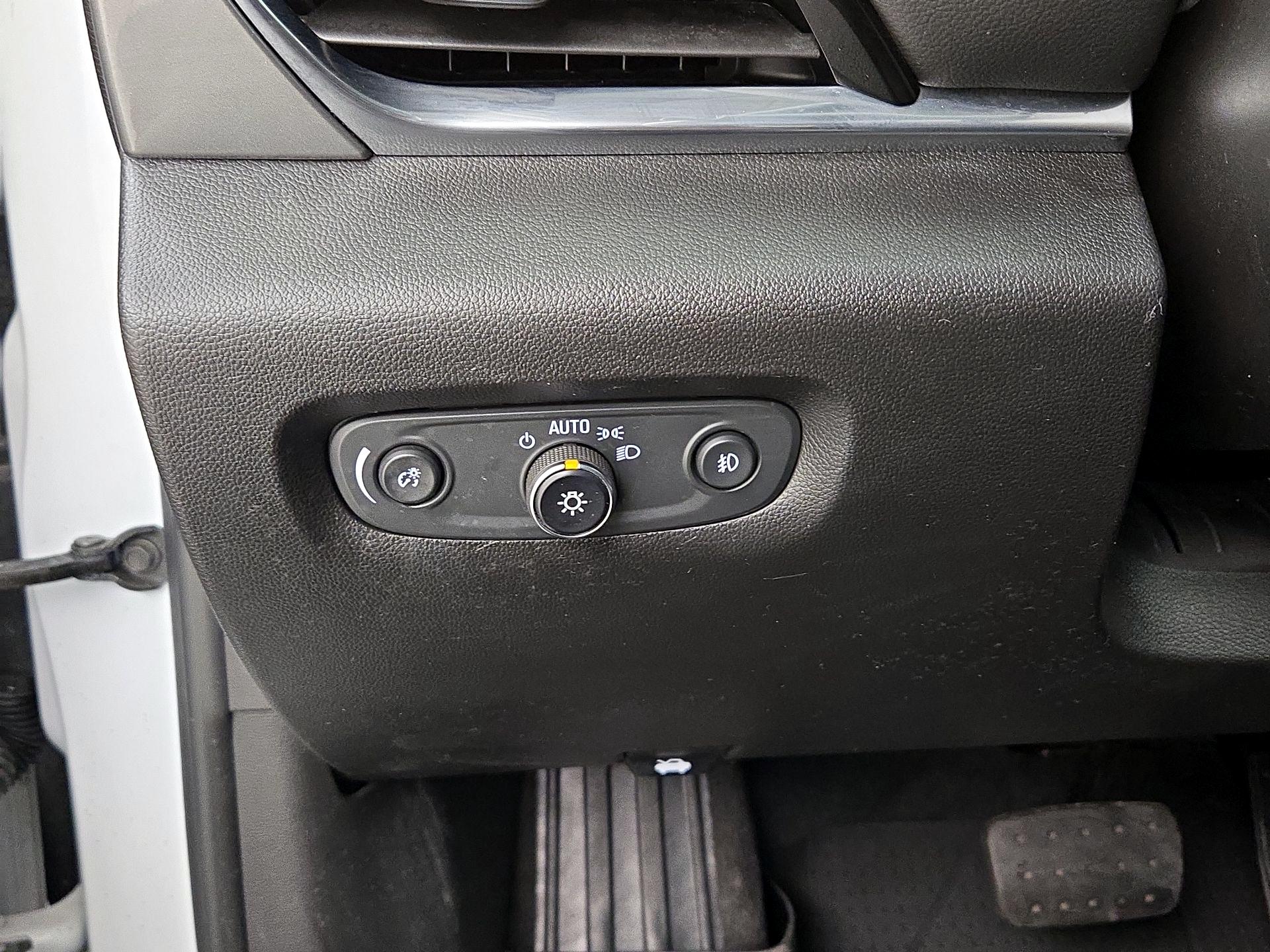 Thumbnail: 2021 Chevrolet Traverse - 13