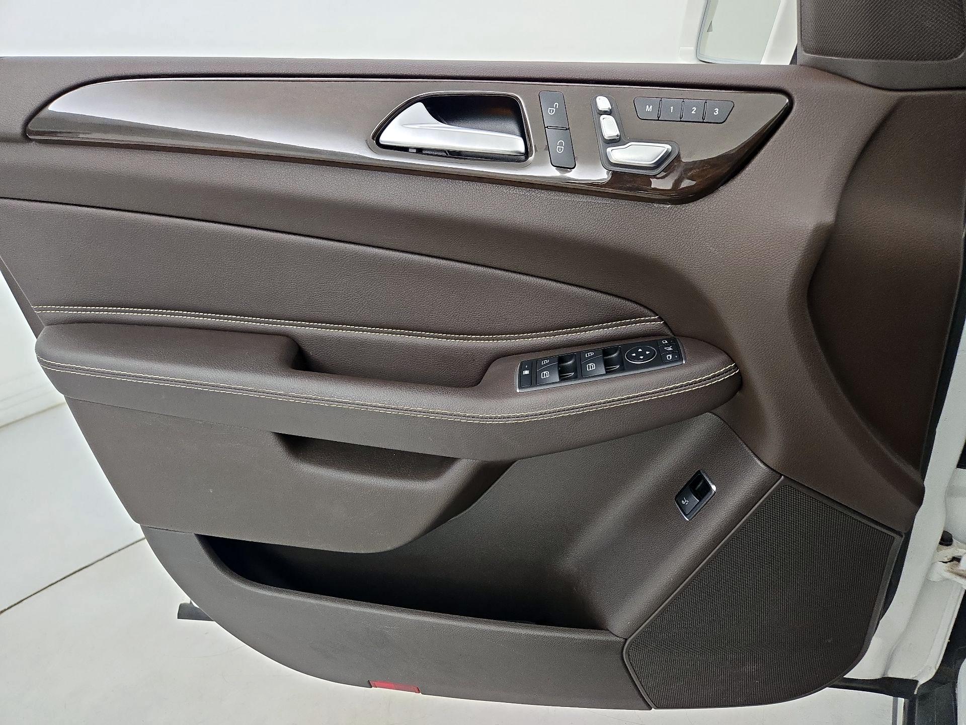 Thumbnail: 2016 Mercedes-Benz GLE - 12