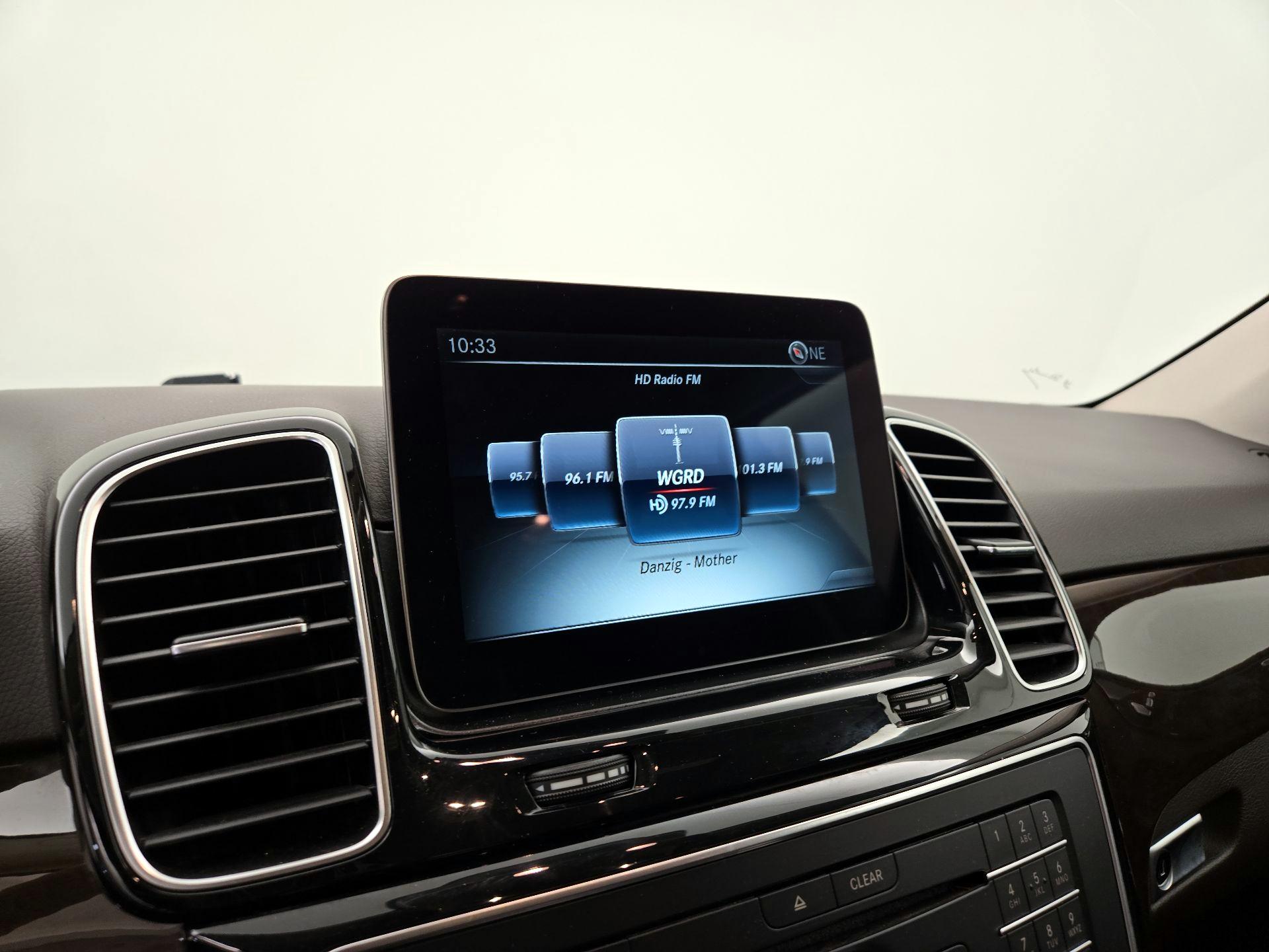 Thumbnail: 2016 Mercedes-Benz GLE - 16